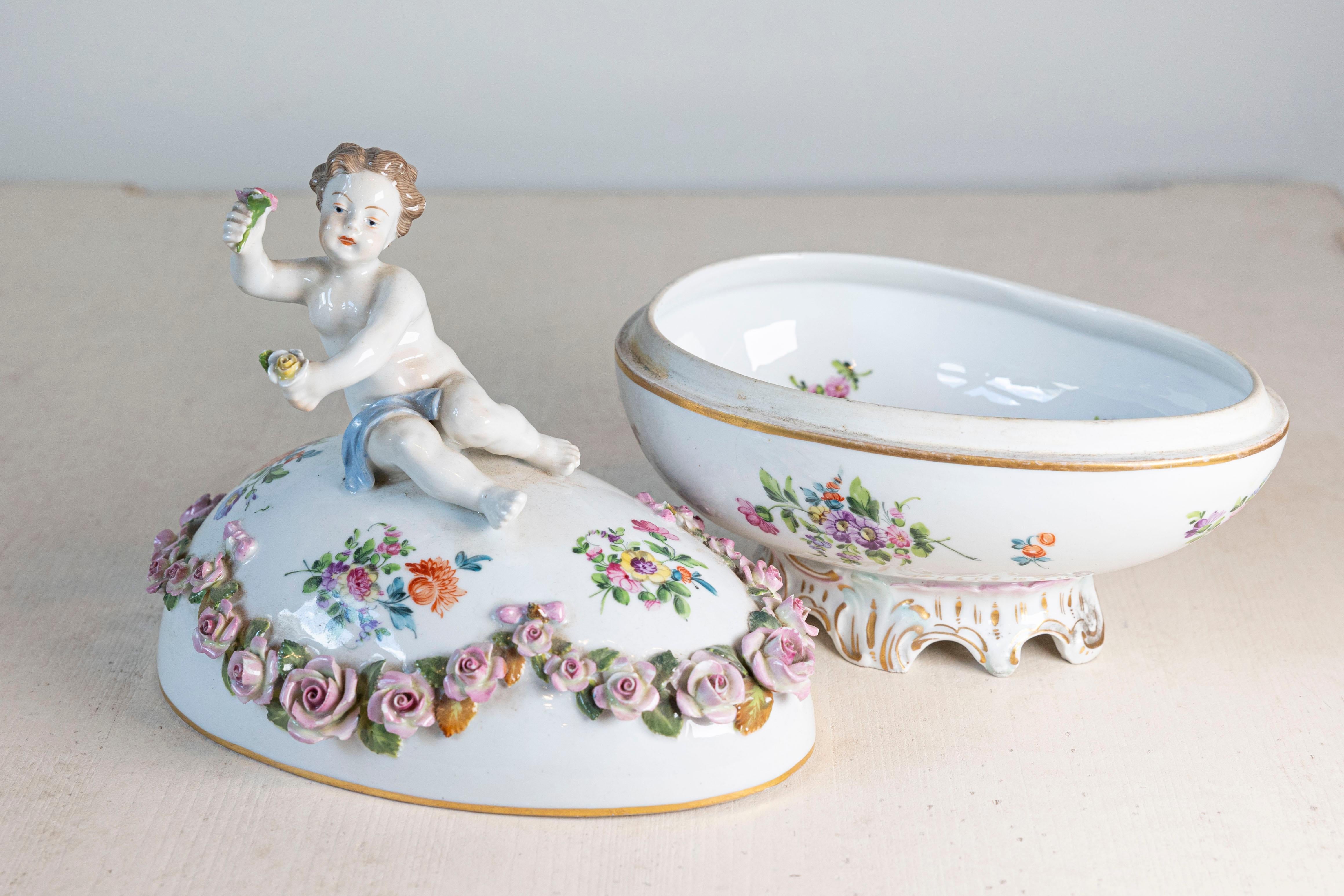 French Sèvres 19th Century Porcelain Egg with Putto and Garland of Pink Roses In Good Condition For Sale In Atlanta, GA