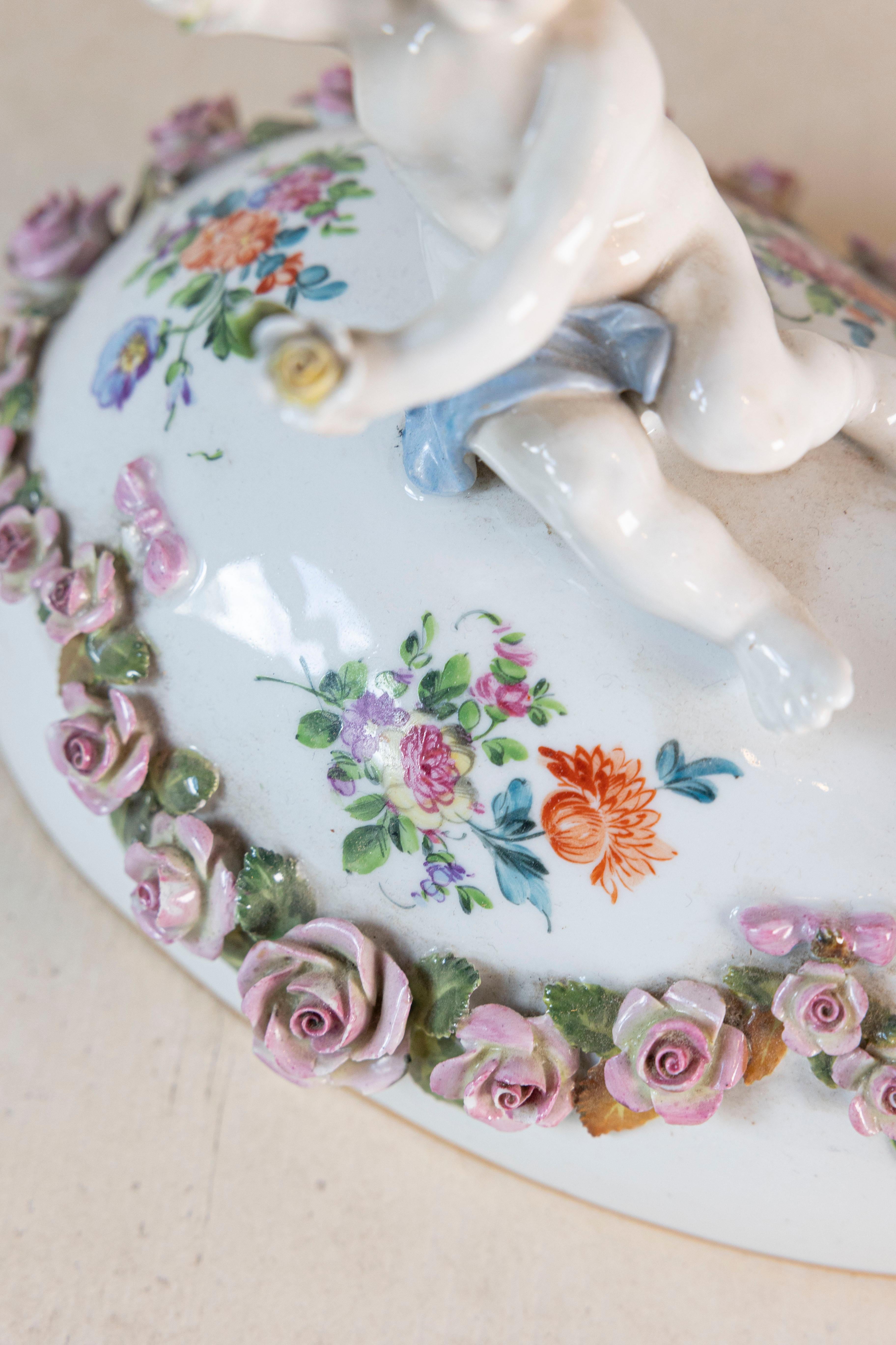 French Sèvres 19th Century Porcelain Egg with Putto and Garland of Pink Roses For Sale 2
