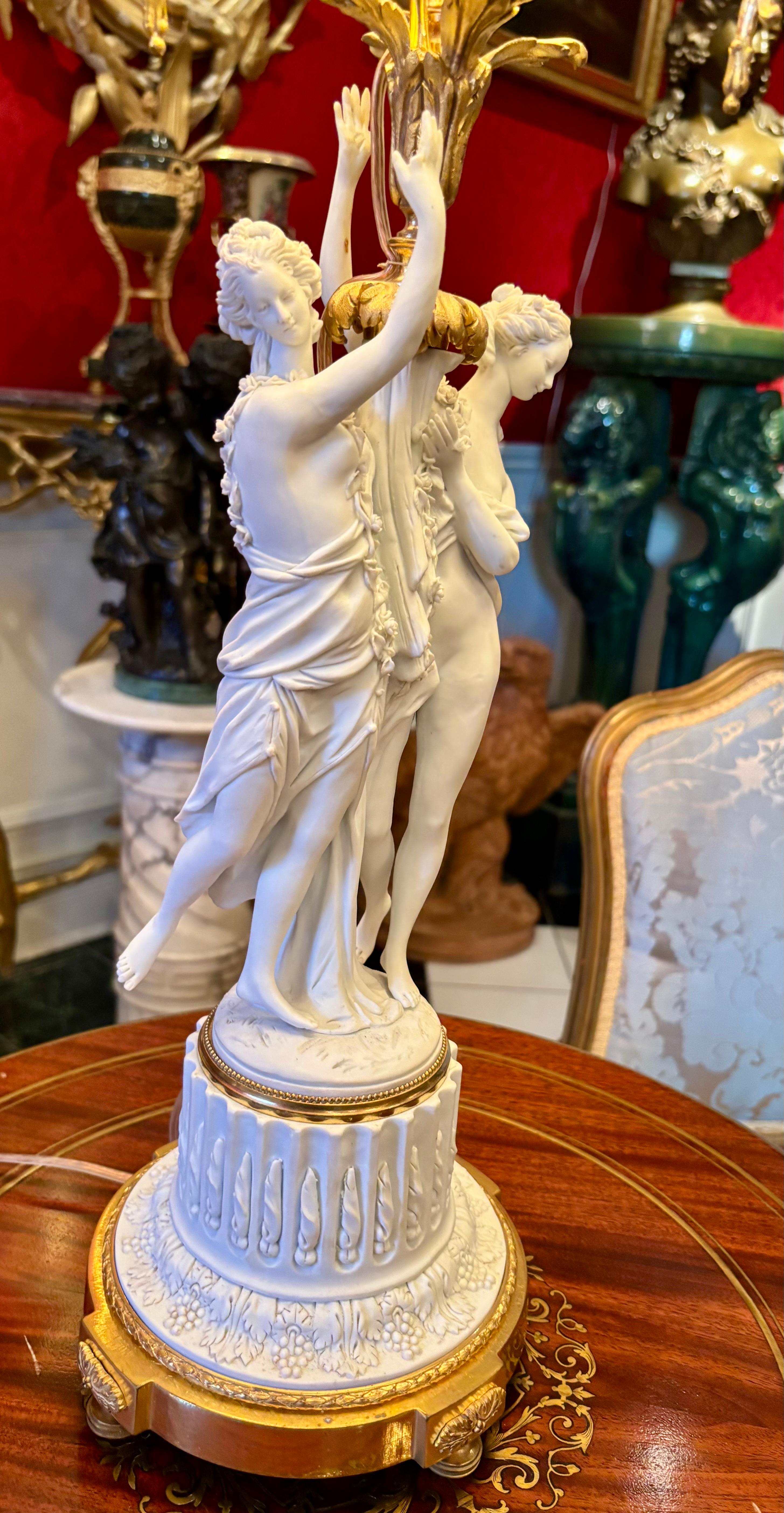 Lámpara candelabro francesa de porcelana bizcochada de Sevres y bronce dorado Firmada Feuchere en venta 10