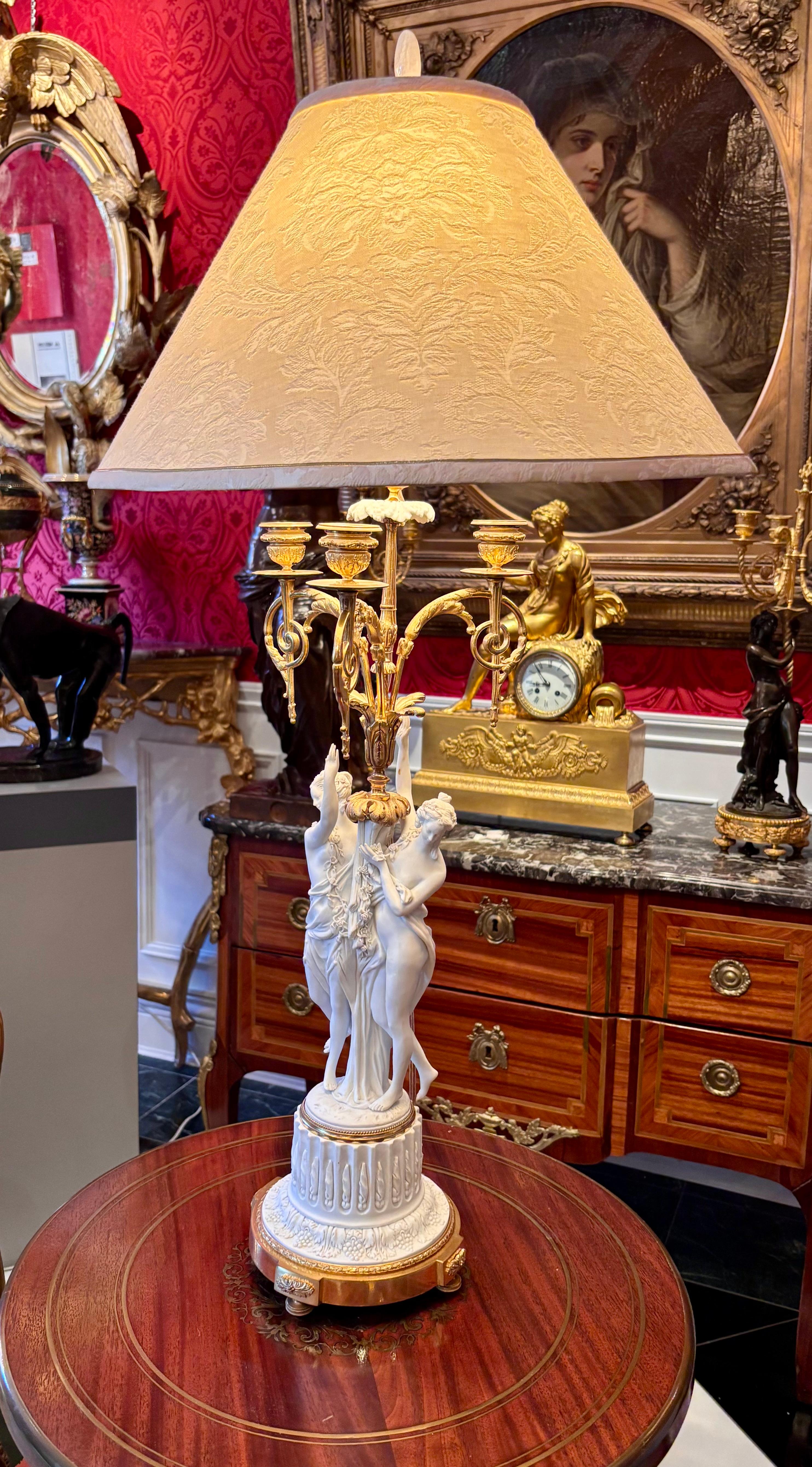 Lámpara candelabro francesa de porcelana bizcochada de Sevres y bronce dorado Firmada Feuchere en venta 11