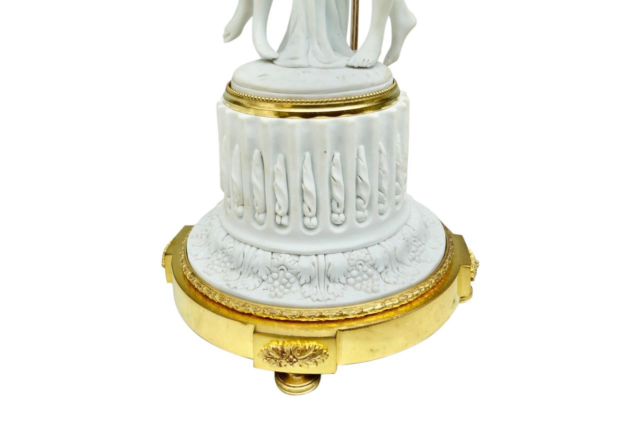 Lampe candélabre en porcelaine biscuit de Sèvres et bronze doré signée Feuchere en vente 9