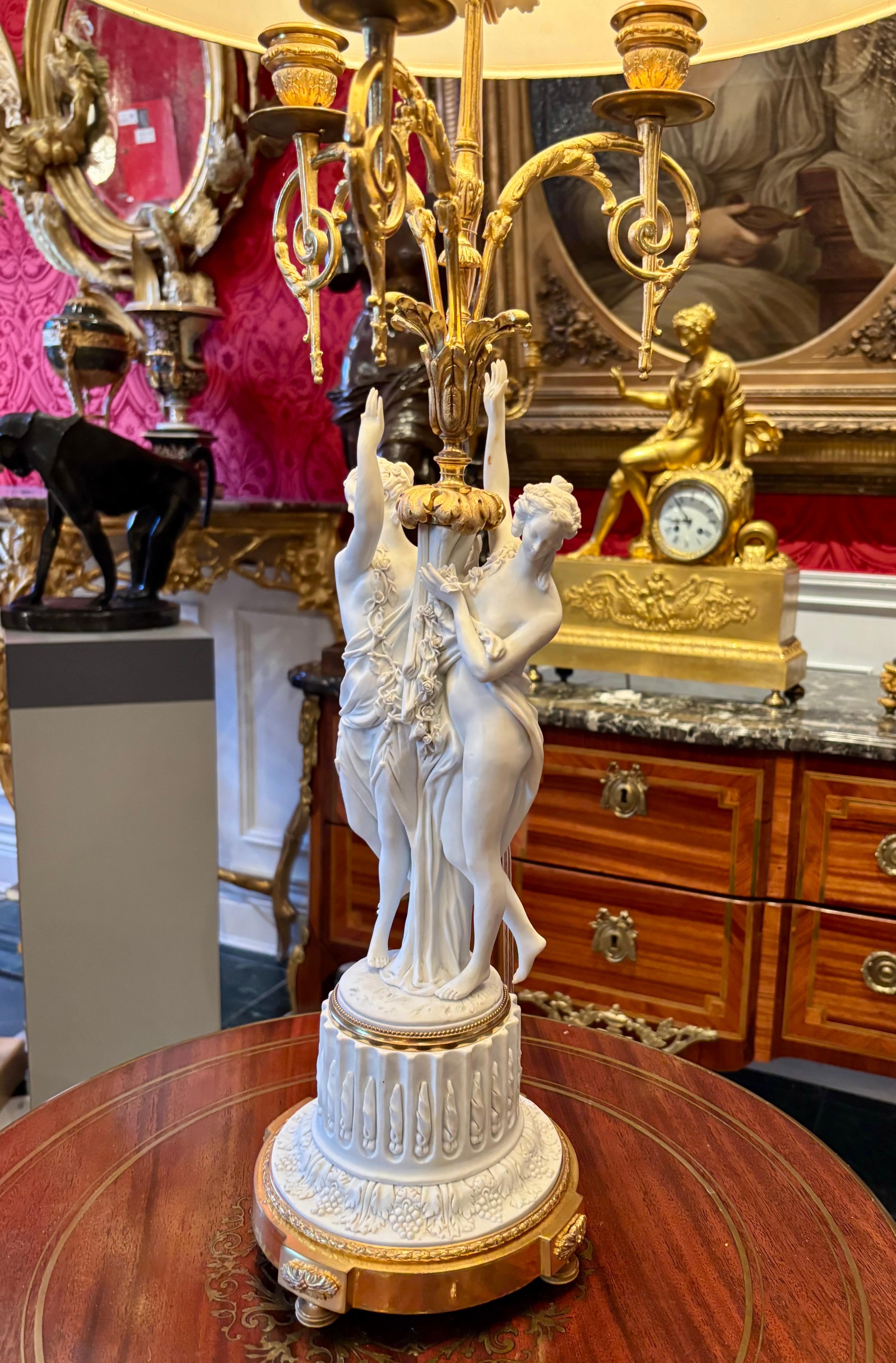 Lámpara candelabro francesa de porcelana bizcochada de Sevres y bronce dorado Firmada Feuchere en venta 12