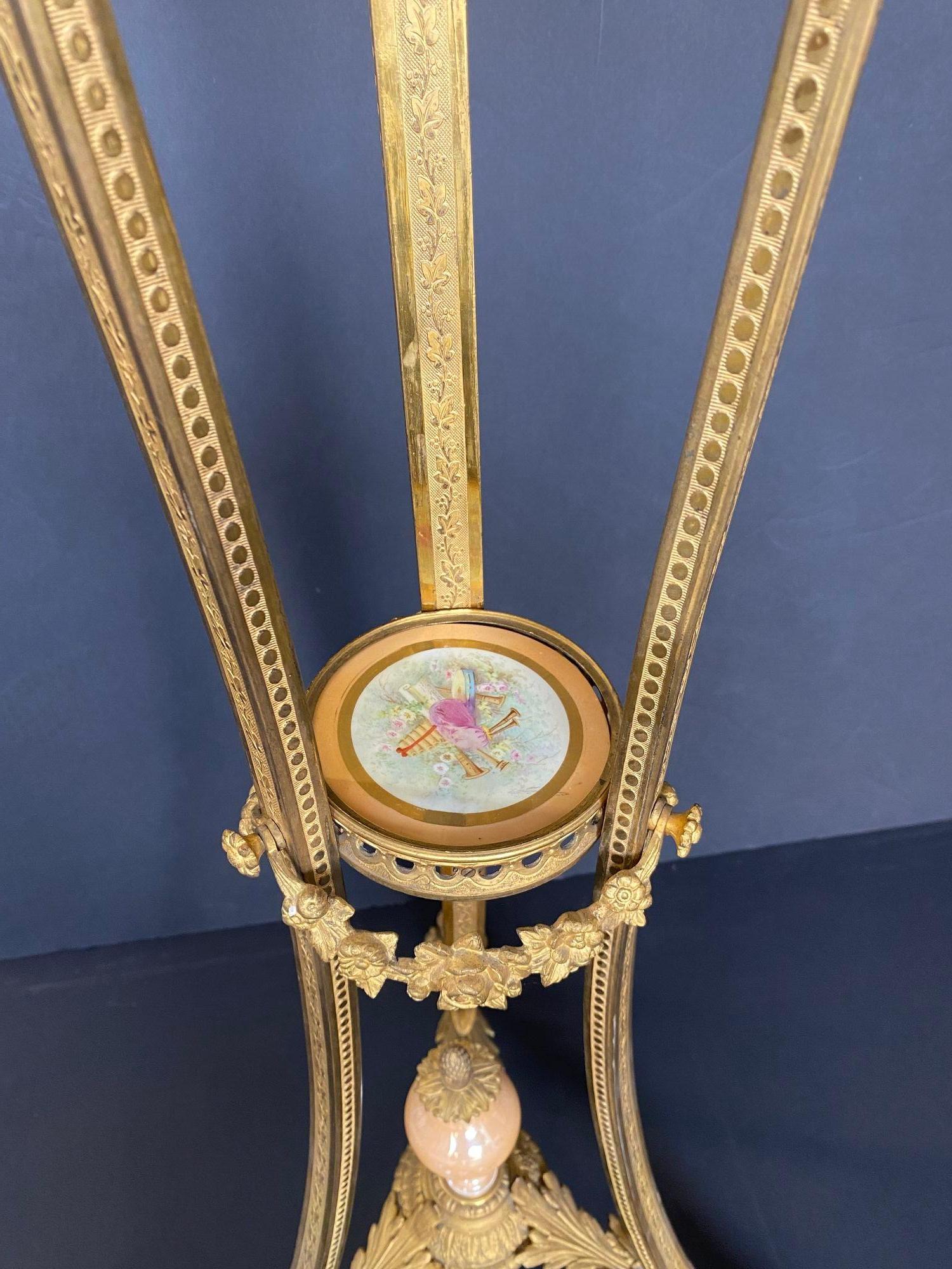 Urna in porcellana montata in bronzo dorato francese di Sèvres in vendita 5