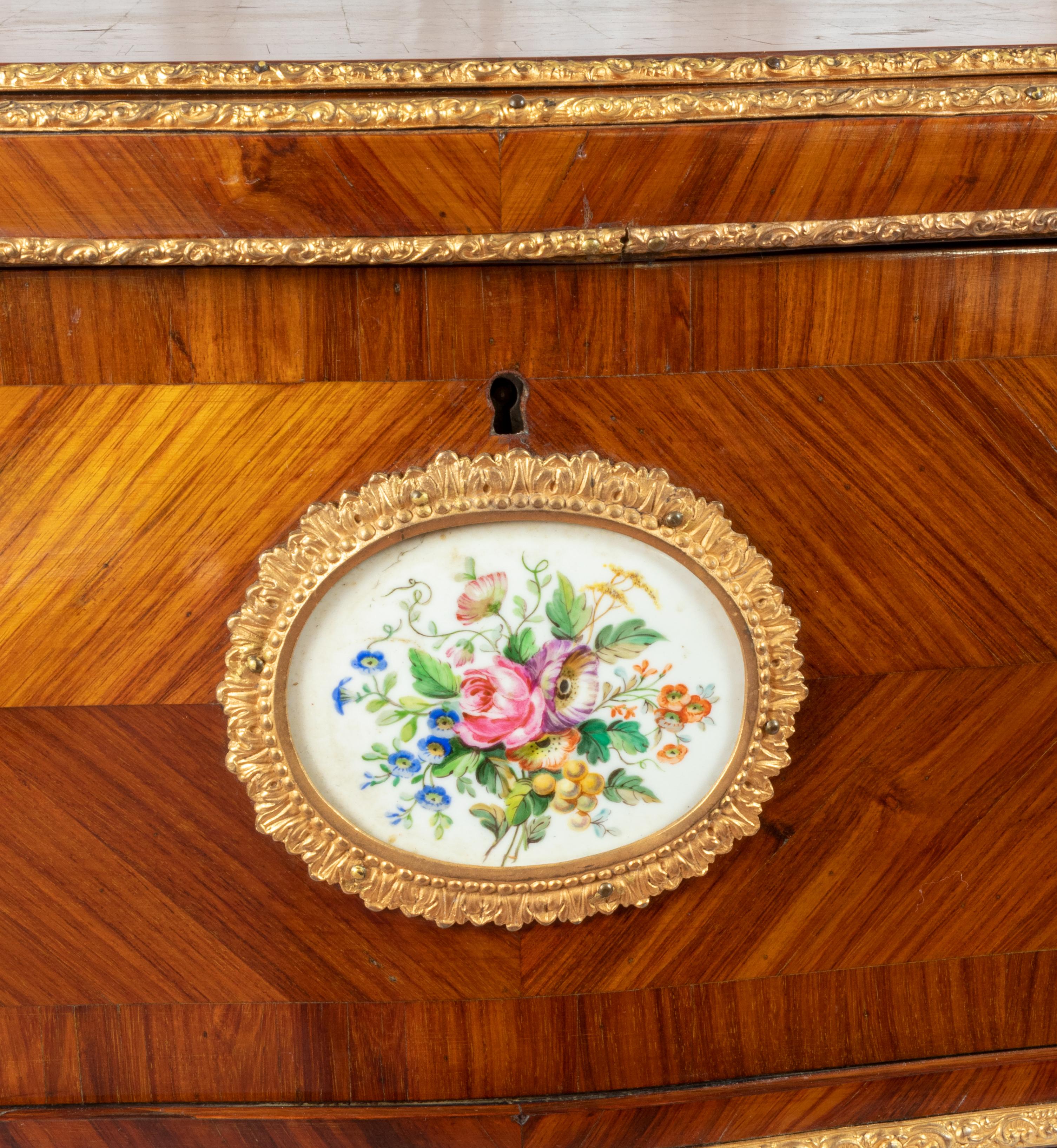 Scatola di vanità con specchio in legno francese Sèvres Luigi XVI, XIX secolo In condizioni buone in vendita a Lisbon, PT