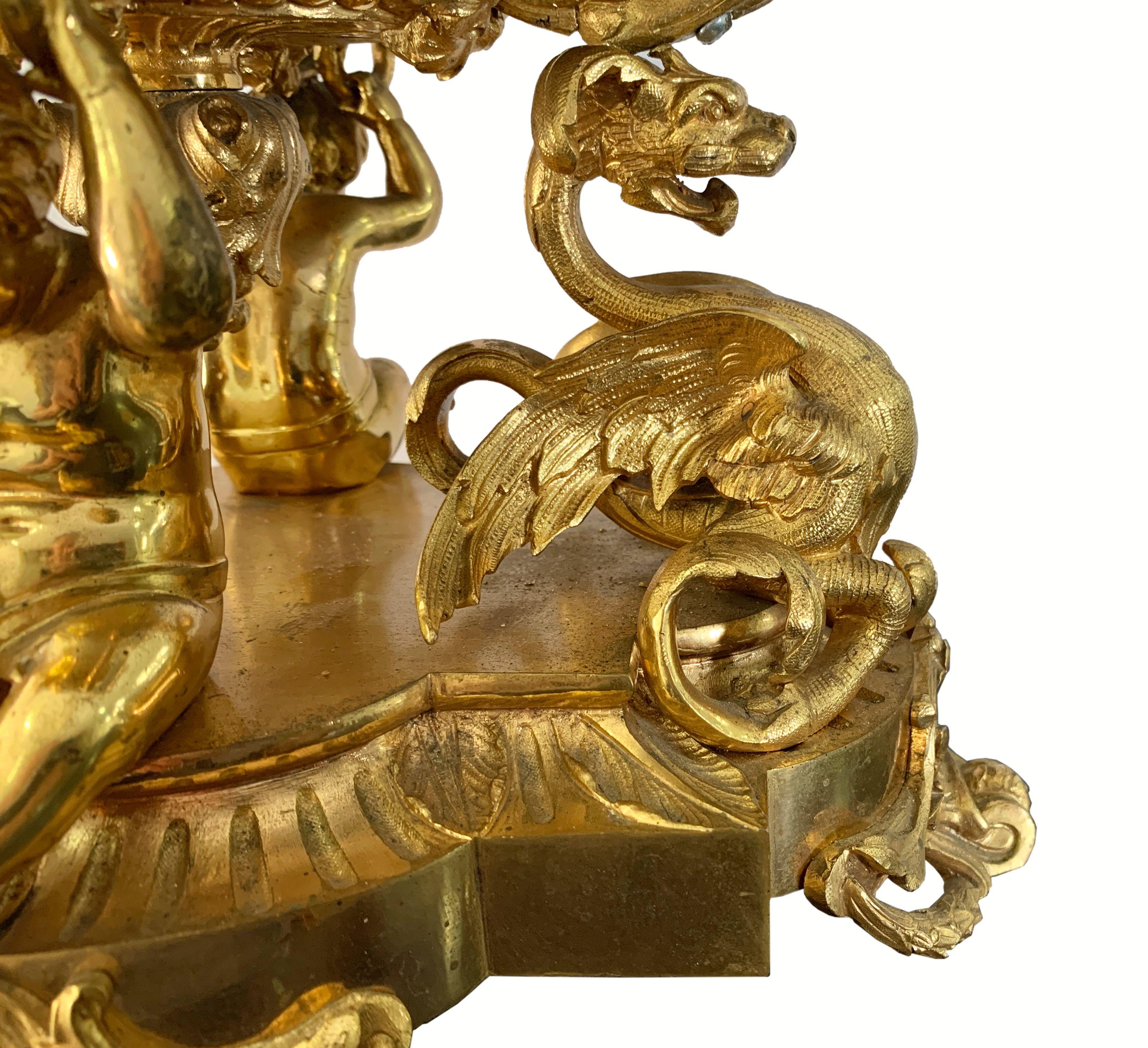 Französischer Tafelaufsatz aus vergoldeter Bronze im Sevres-Stil aus dem 19. Jahrhundert im Angebot 4