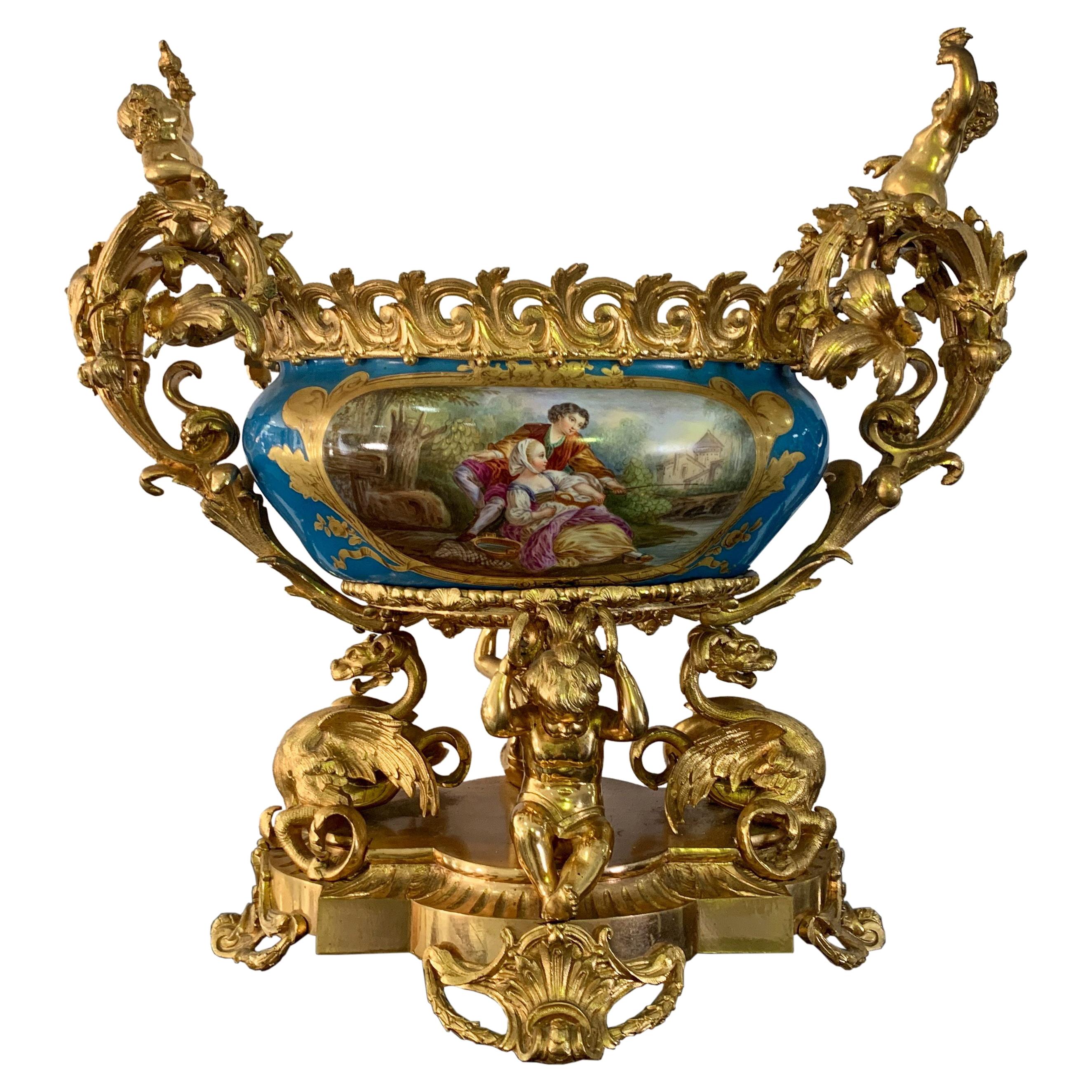 Centro de mesa francés del siglo XIX montado en bronce dorado estilo Sevres