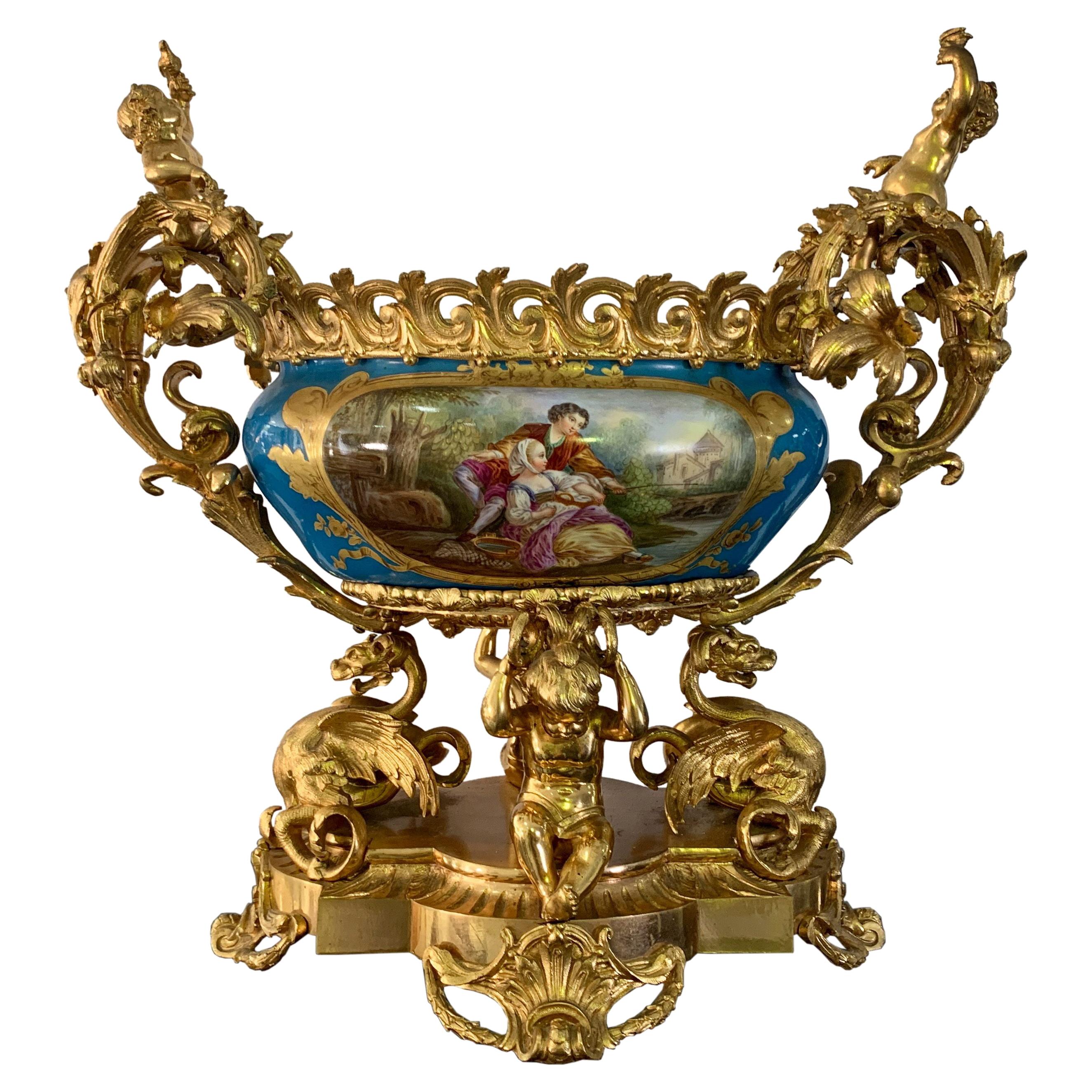 Französischer Tafelaufsatz aus vergoldeter Bronze im Sevres-Stil aus dem 19. Jahrhundert