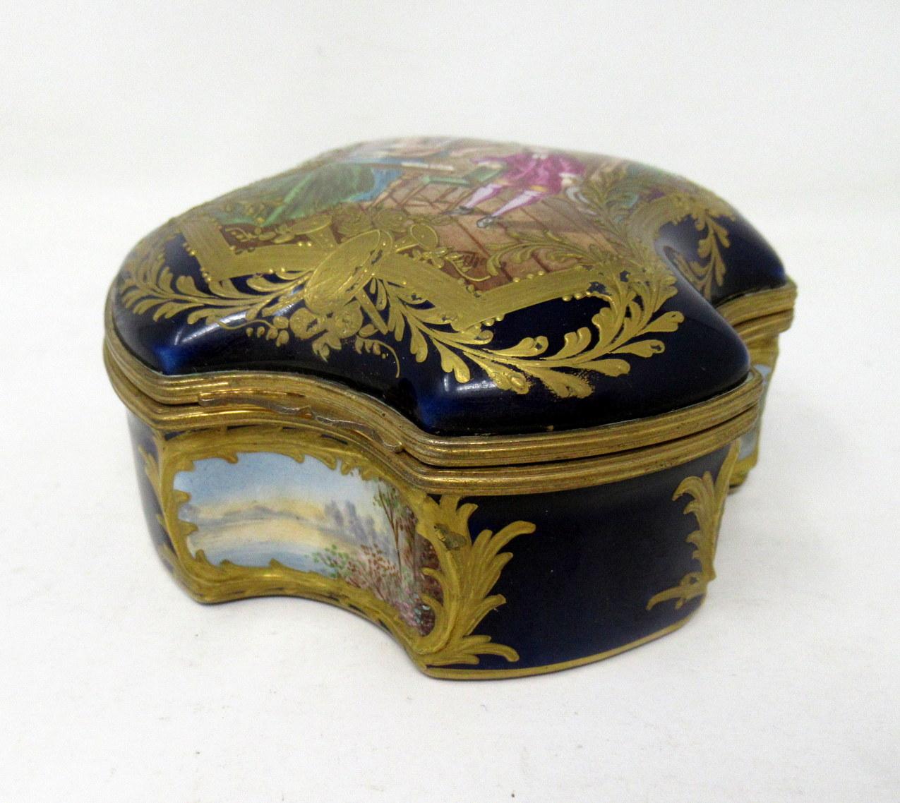 French Sevres Porcelain Hand Painted Jewelry Casket Ormolu Mounts, 19th Century 5