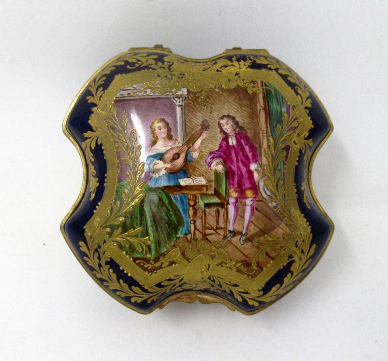 French Sevres Porcelain Hand Painted Jewelry Casket Ormolu Mounts, 19th Century In Good Condition In Dublin, Ireland