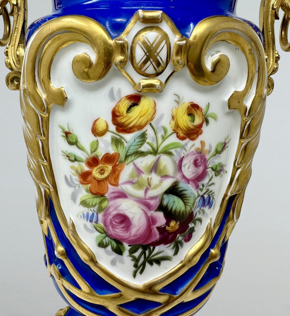 French Sèvres Porcelain Still Life Flowers Ormolu Cobalt Blue Table Lamp Bronze  For Sale 2