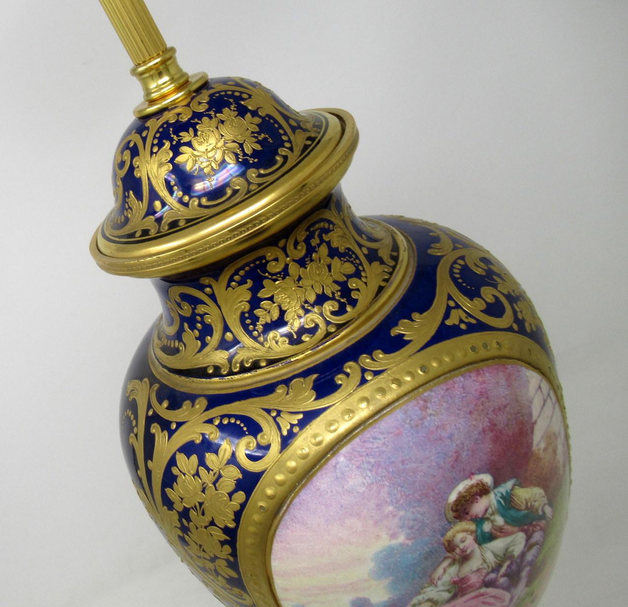 French Sèvres Porcelain Watteau Scene Ormolu Cobalt Blue Table Lamp 19th Century For Sale 5