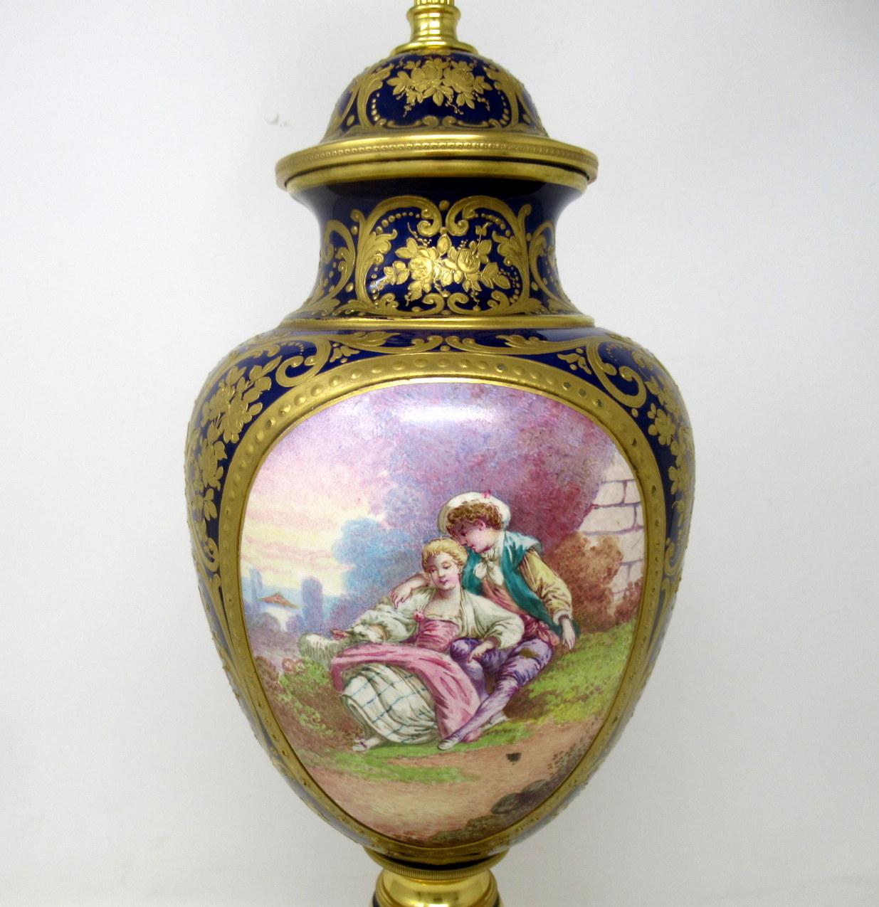 French Sèvres Porcelain Watteau Scene Ormolu Cobalt Blue Table Lamp 19th Century For Sale 1