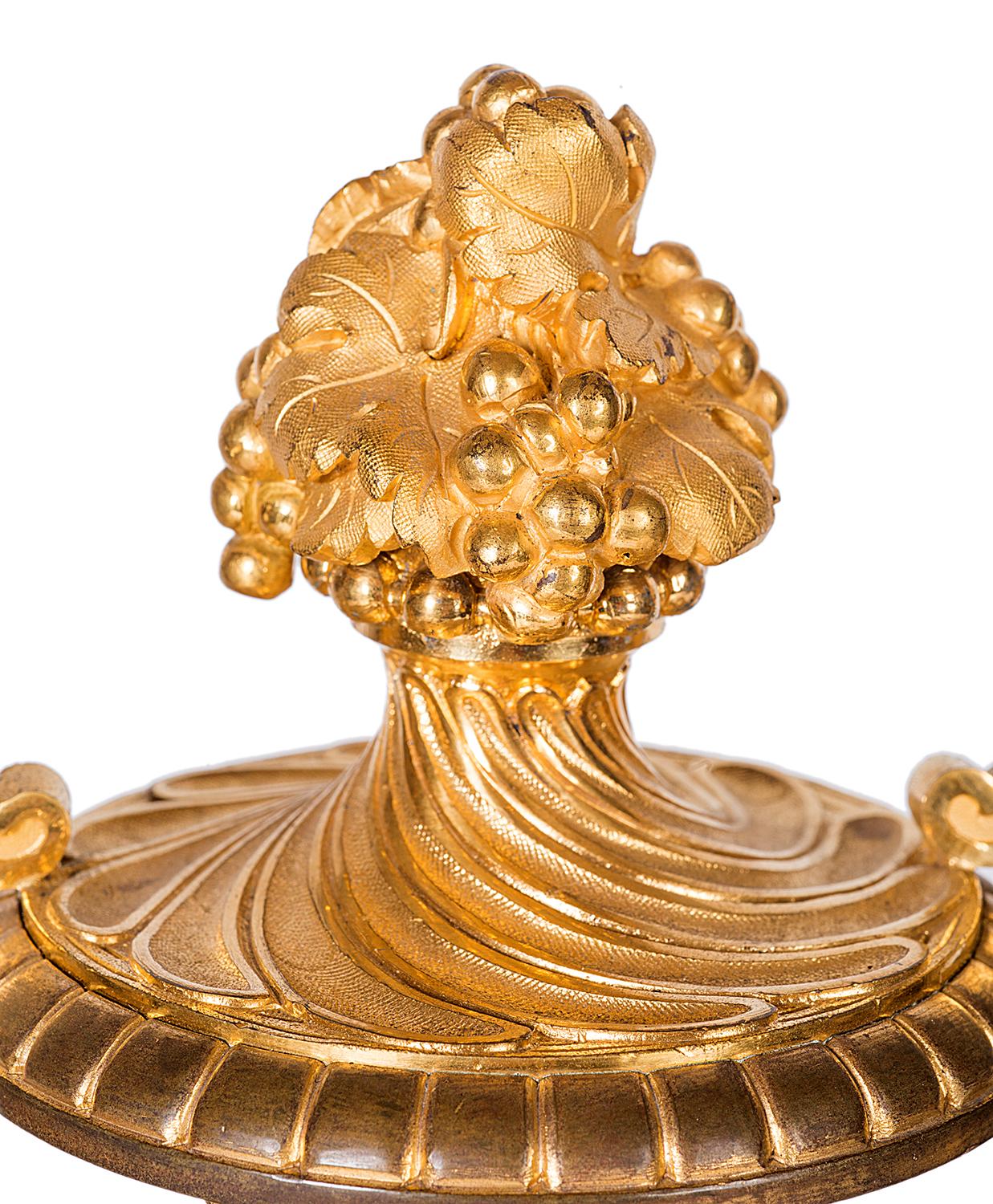 Ensemble d'horloges françaises de style Sèvres, XIXe siècle 4