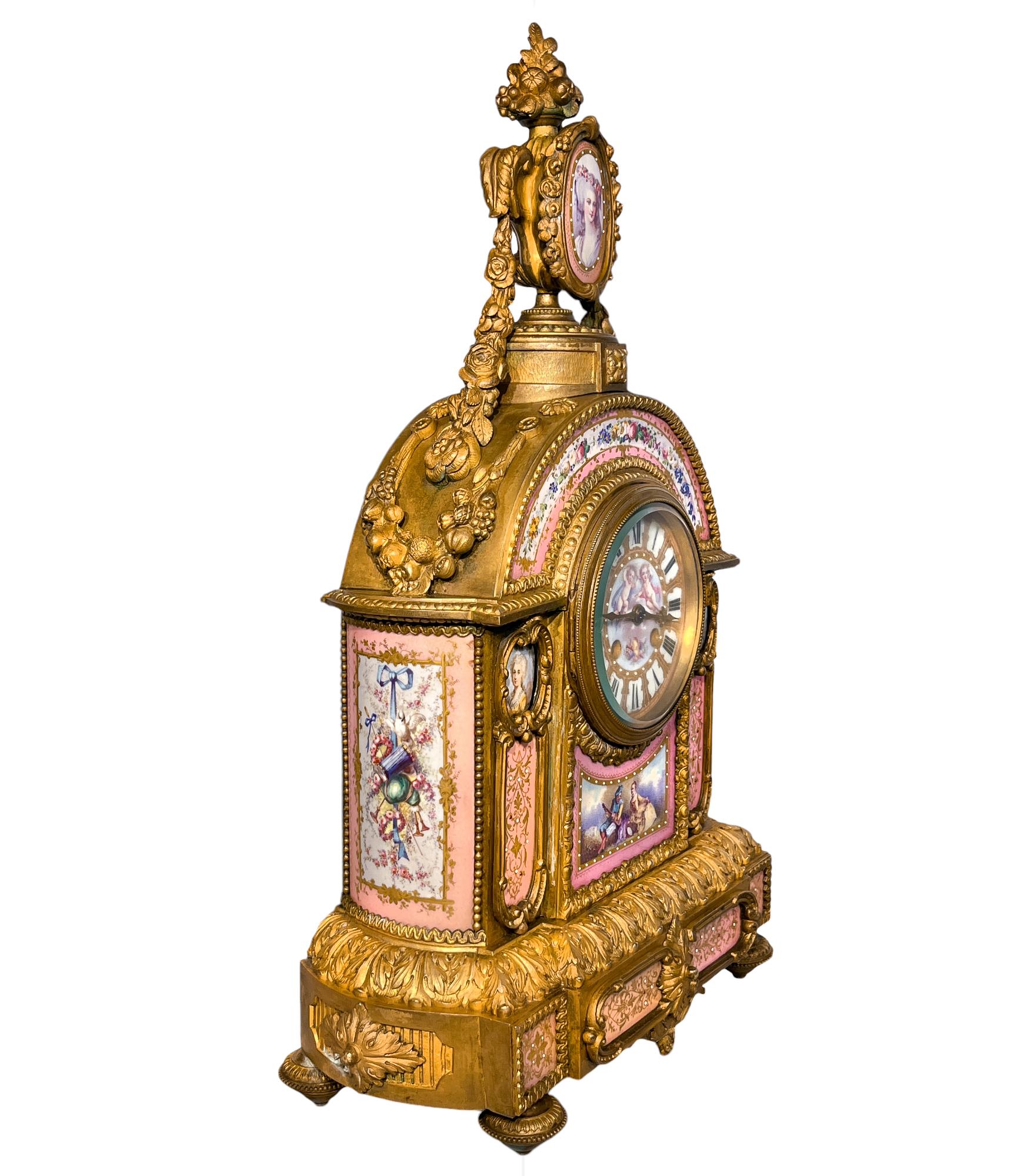 Reloj de chimenea francés, estilo Sevres, bronce dorado, porcelana, de Vincent & Cie Francés en venta