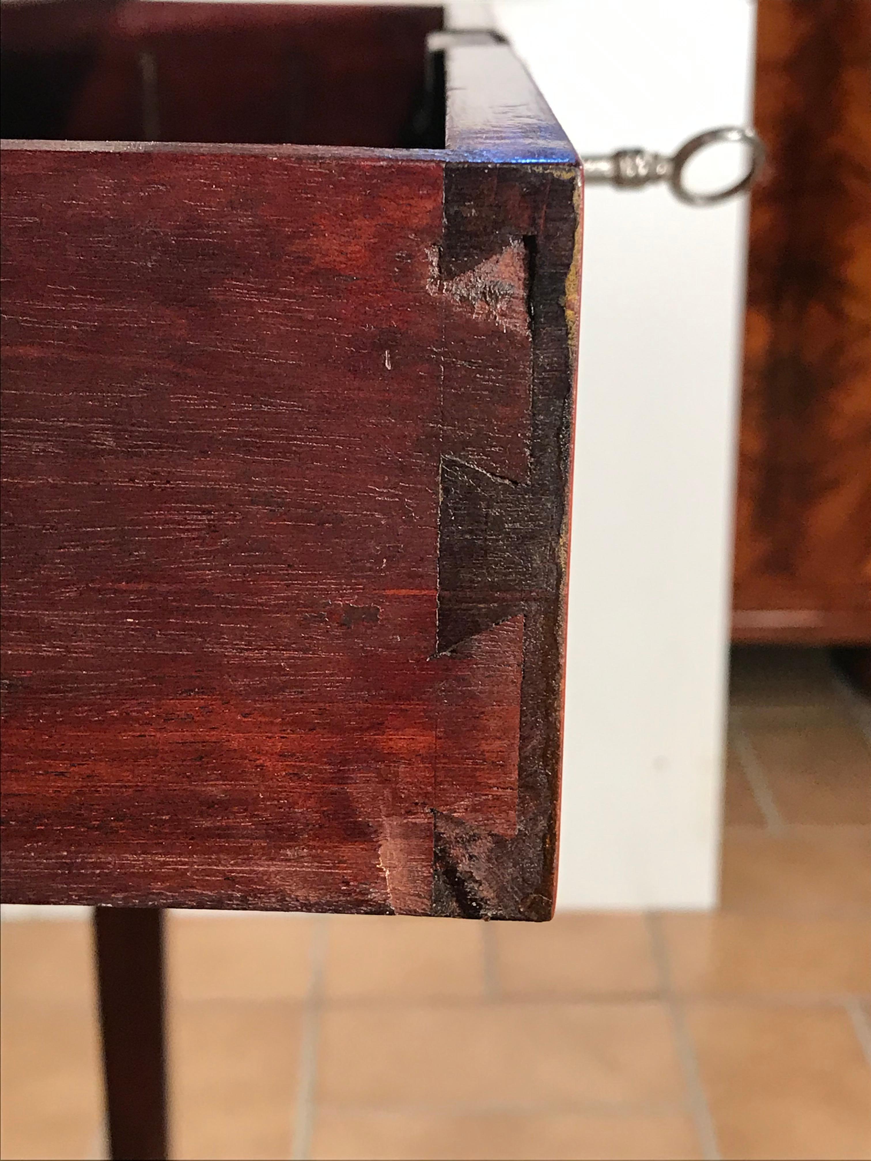 Mesa francesa de costura o auxiliar, 1810-1820, madera de satén y kingwood principios del siglo XIX en venta