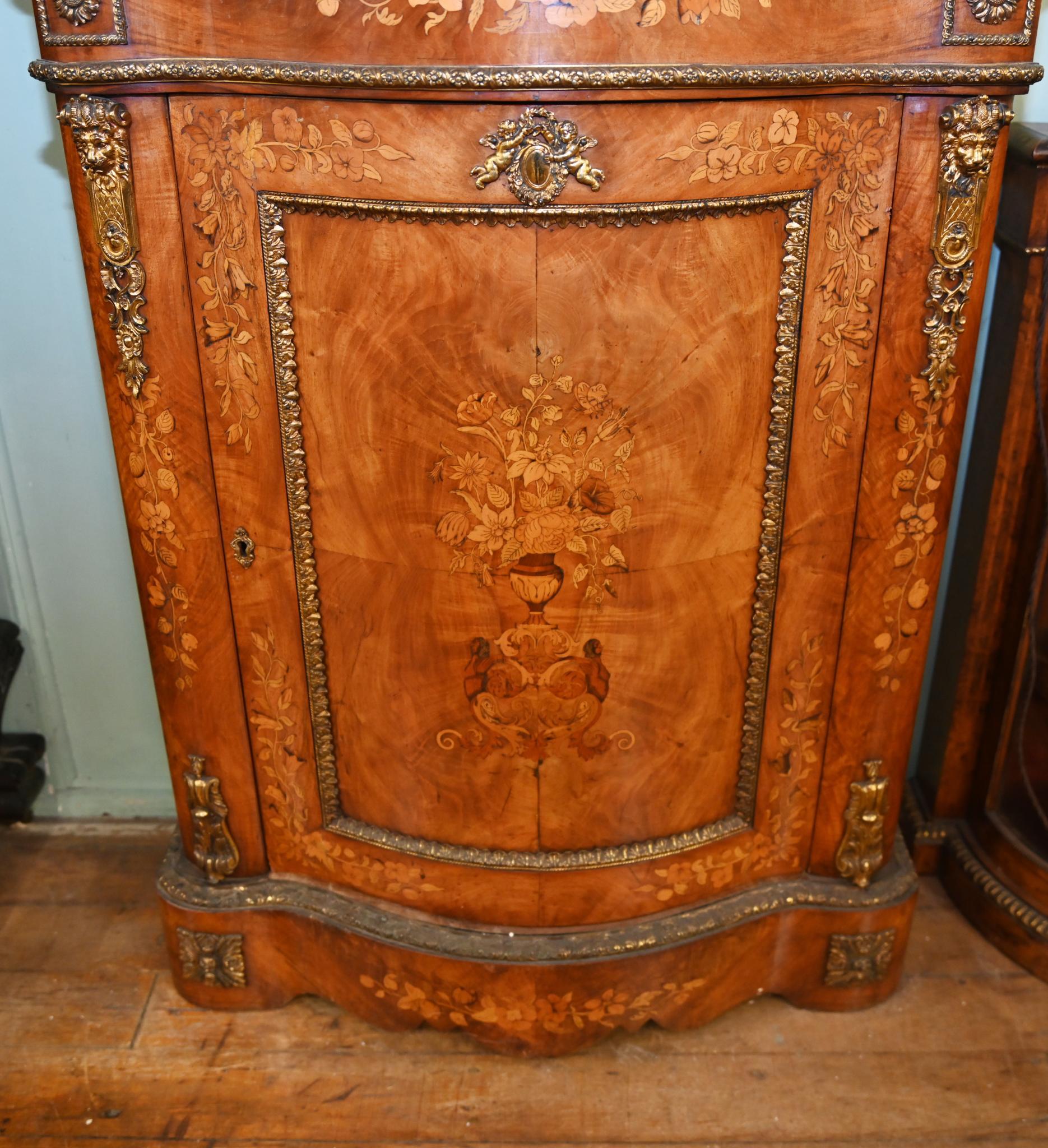 Armario auxiliar francés con incrustaciones florales Luis XVI 1860 en venta 6