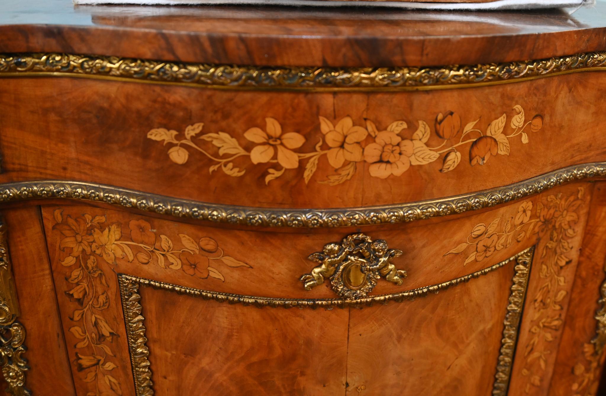 Armario auxiliar francés con incrustaciones florales Luis XVI 1860 en venta 2