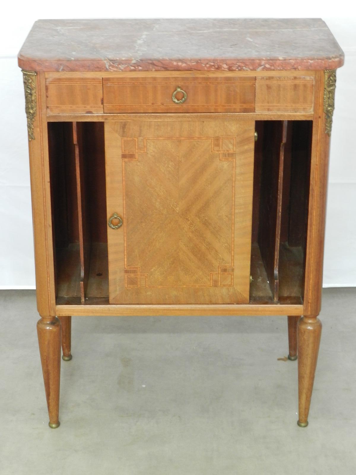 French Louis XVI rev side cabinet marquetry ormolu, circa 1920
Marquetry and Ormolu gilt bronze
Variegated rouge marble top
Very handsome
Very good antique condition with only very minor marks of use.
We will be listing the matching Armoire,