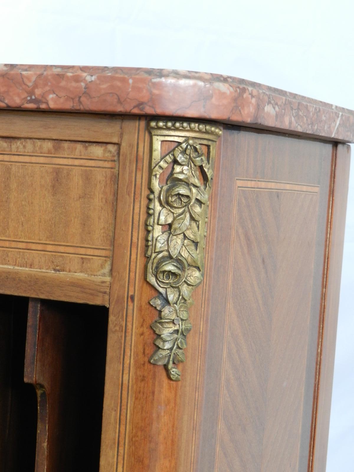 French Side Cabinet Louis XVI Revisited Nightstand Marquetry Ormolu, circa 1920 In Good Condition In Labrit, Landes