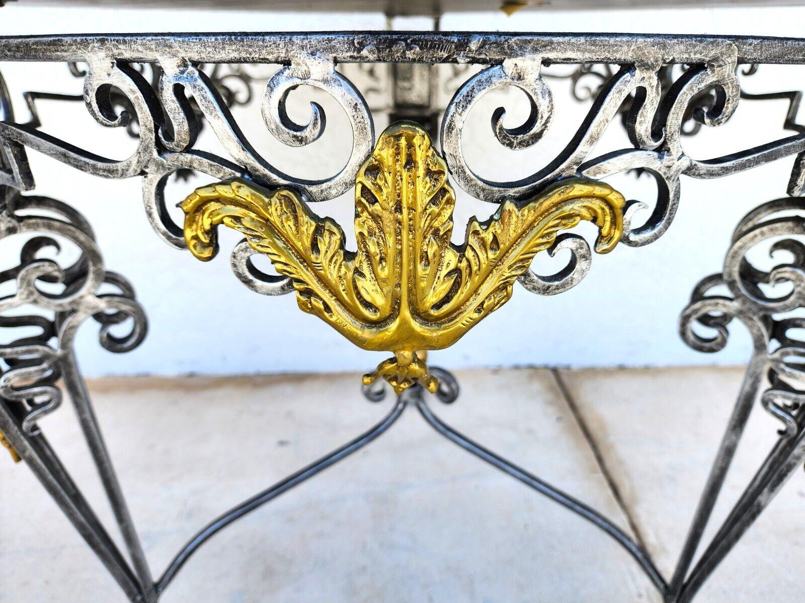 Laiton Table centrale d'appoint française de style Louis XV par MAITLAND SMITH en vente