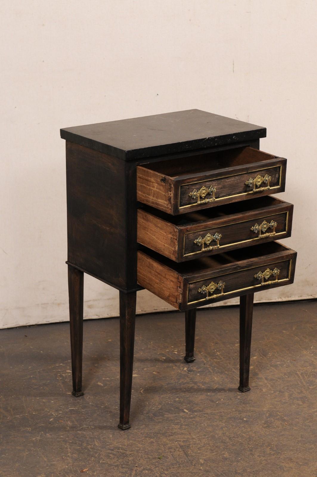 Legno Cassapanca francese con/dipendente. Marmo nero e inserti in ottone, XIX secolo. in vendita