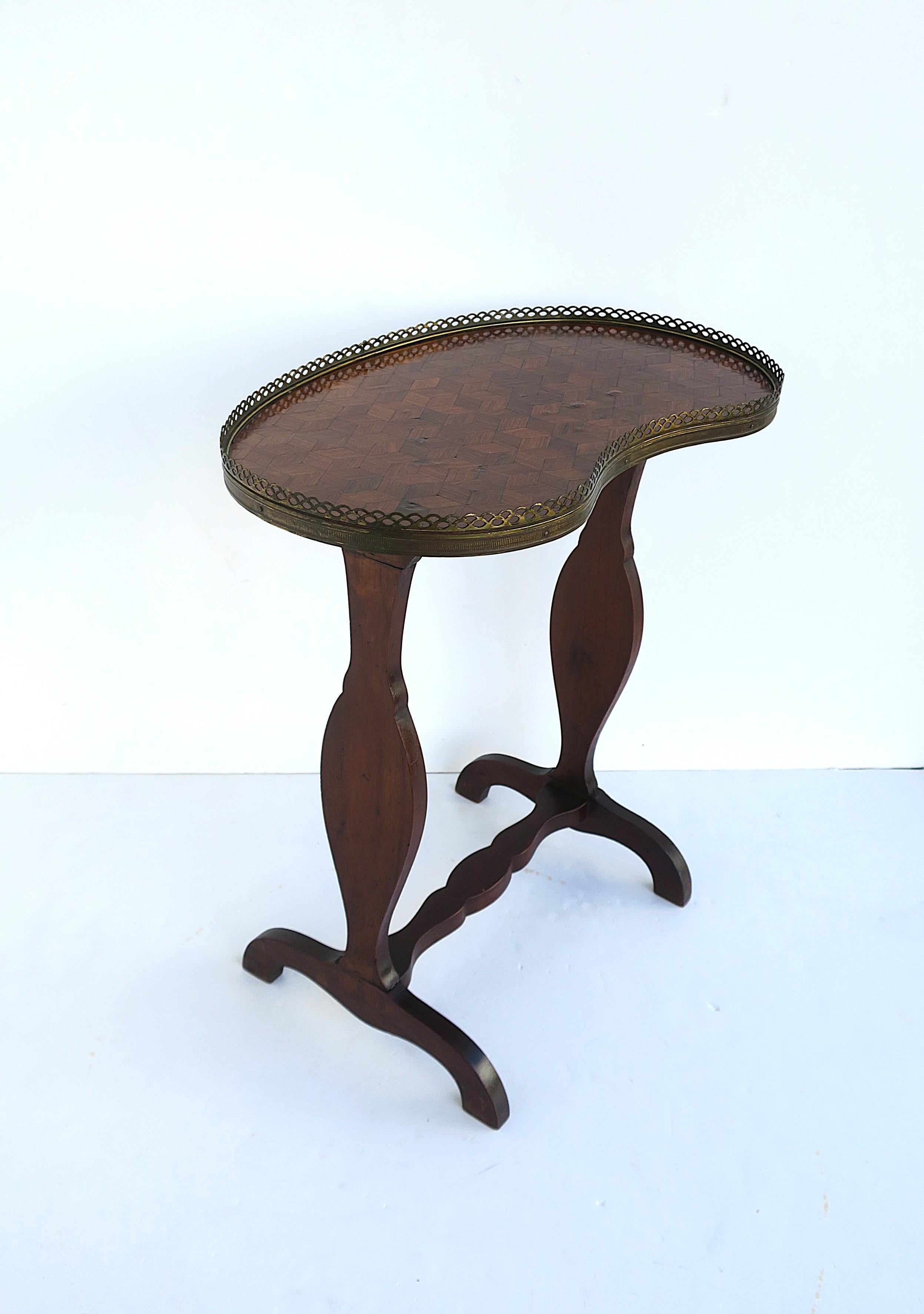 Table d'appoint française en vente 4