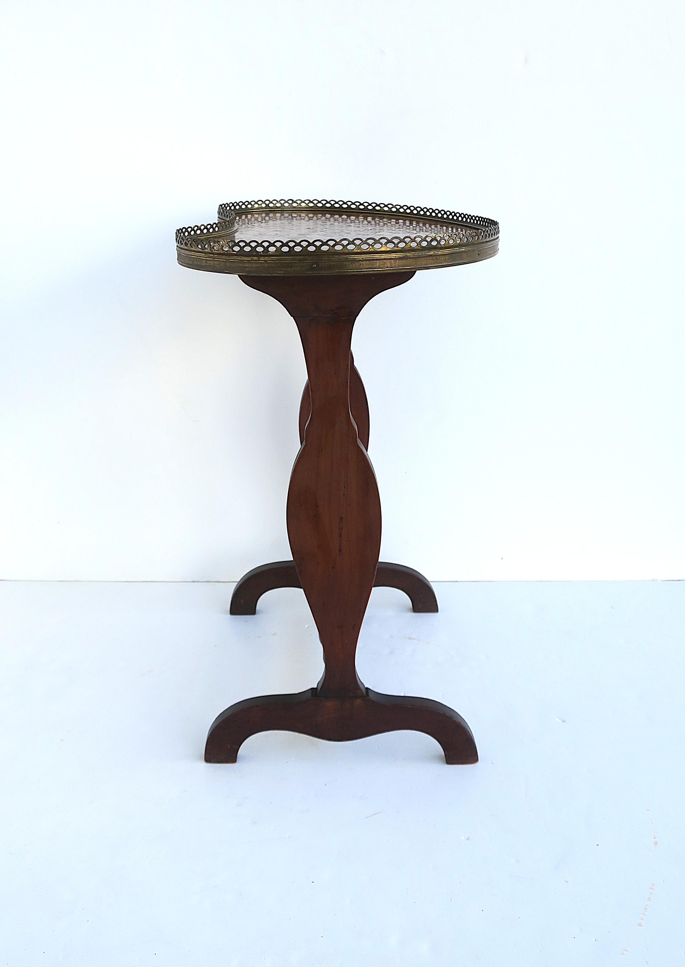 Table d'appoint française en vente 5