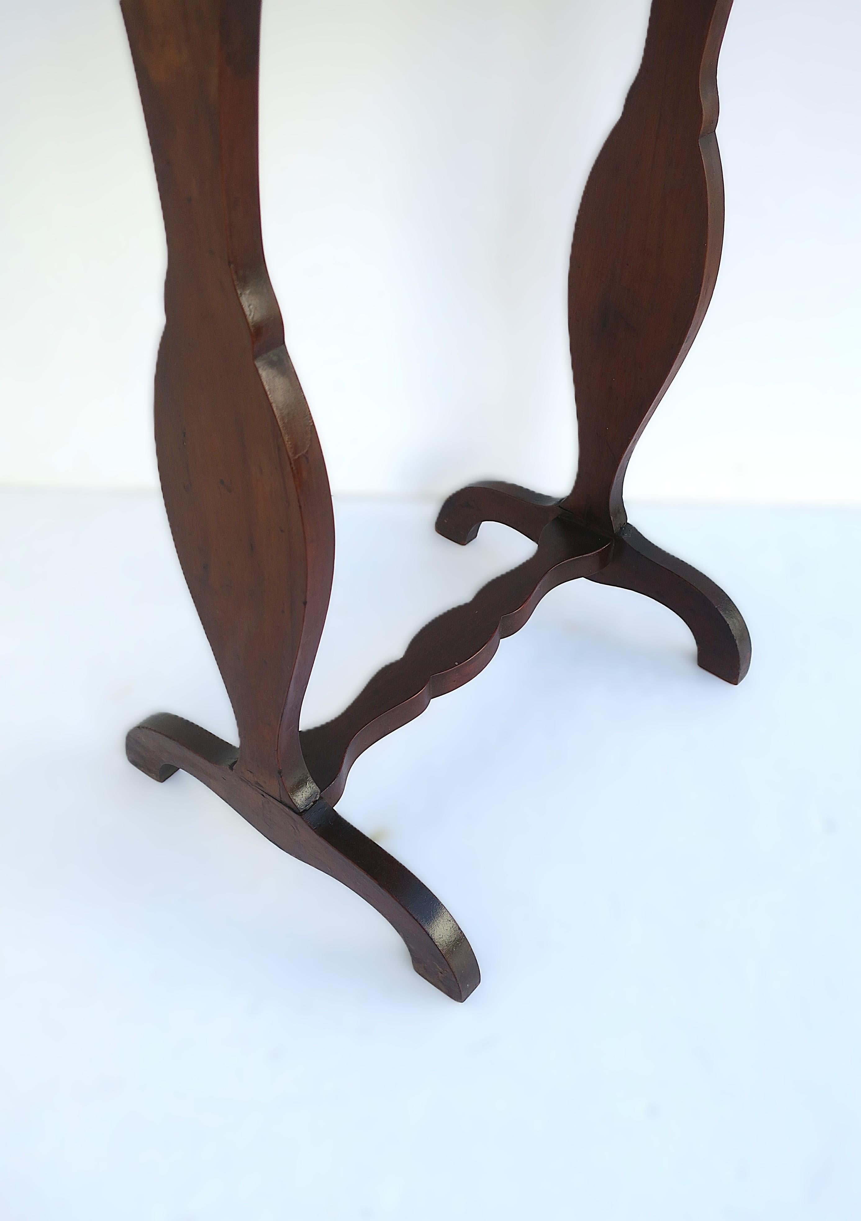 Table d'appoint française en vente 8