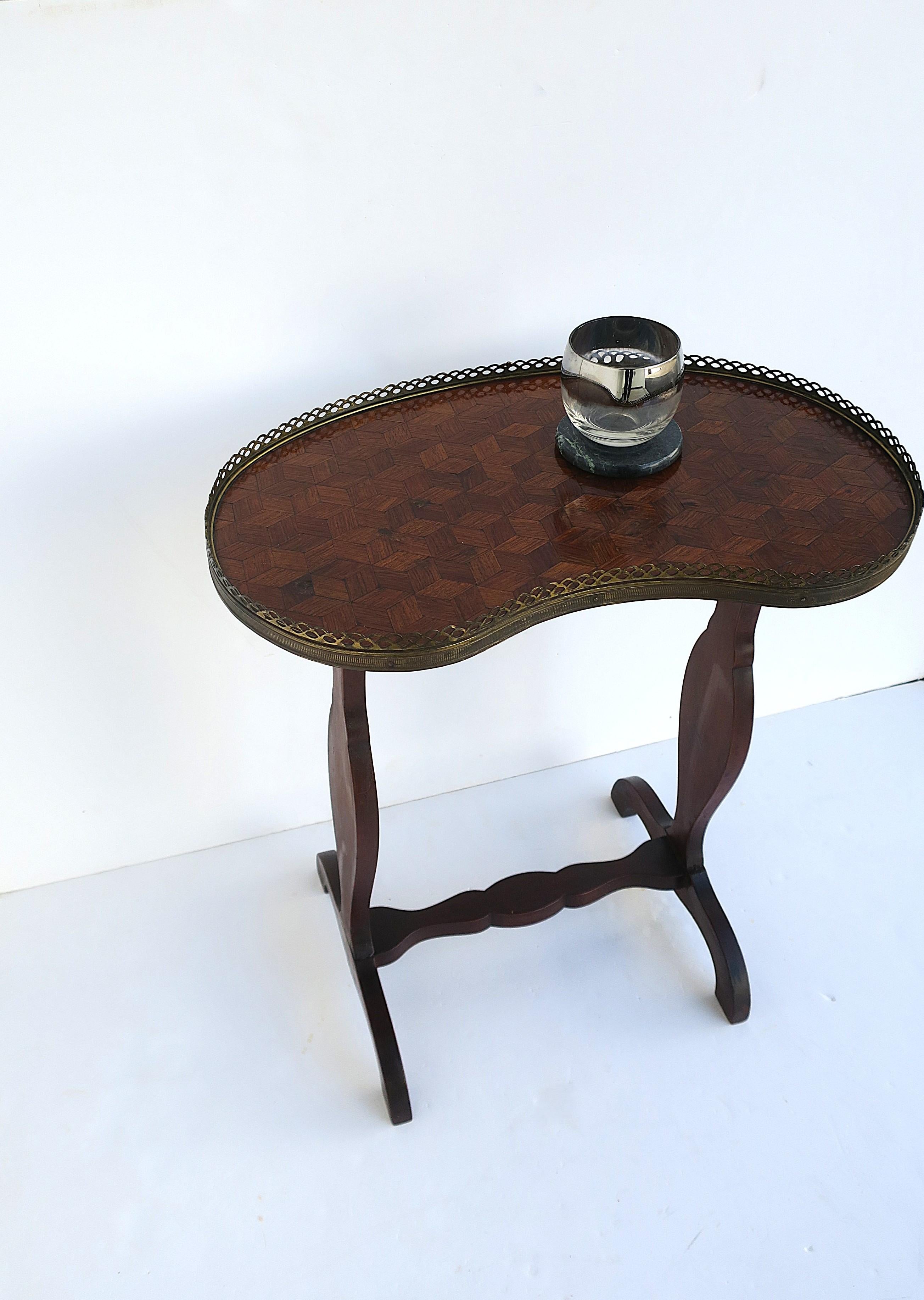 20ième siècle Table d'appoint française en vente