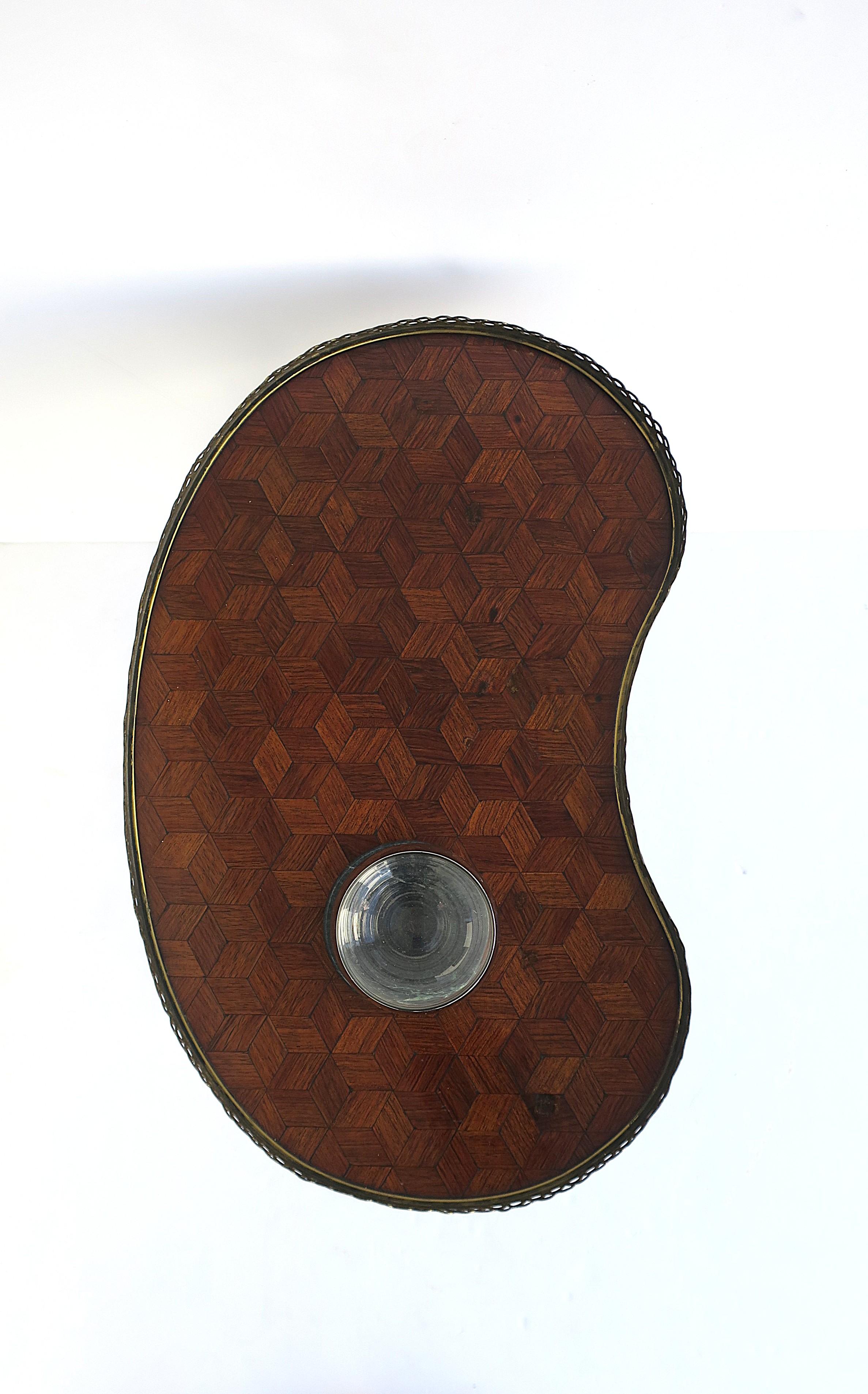 Table d'appoint française en vente 1