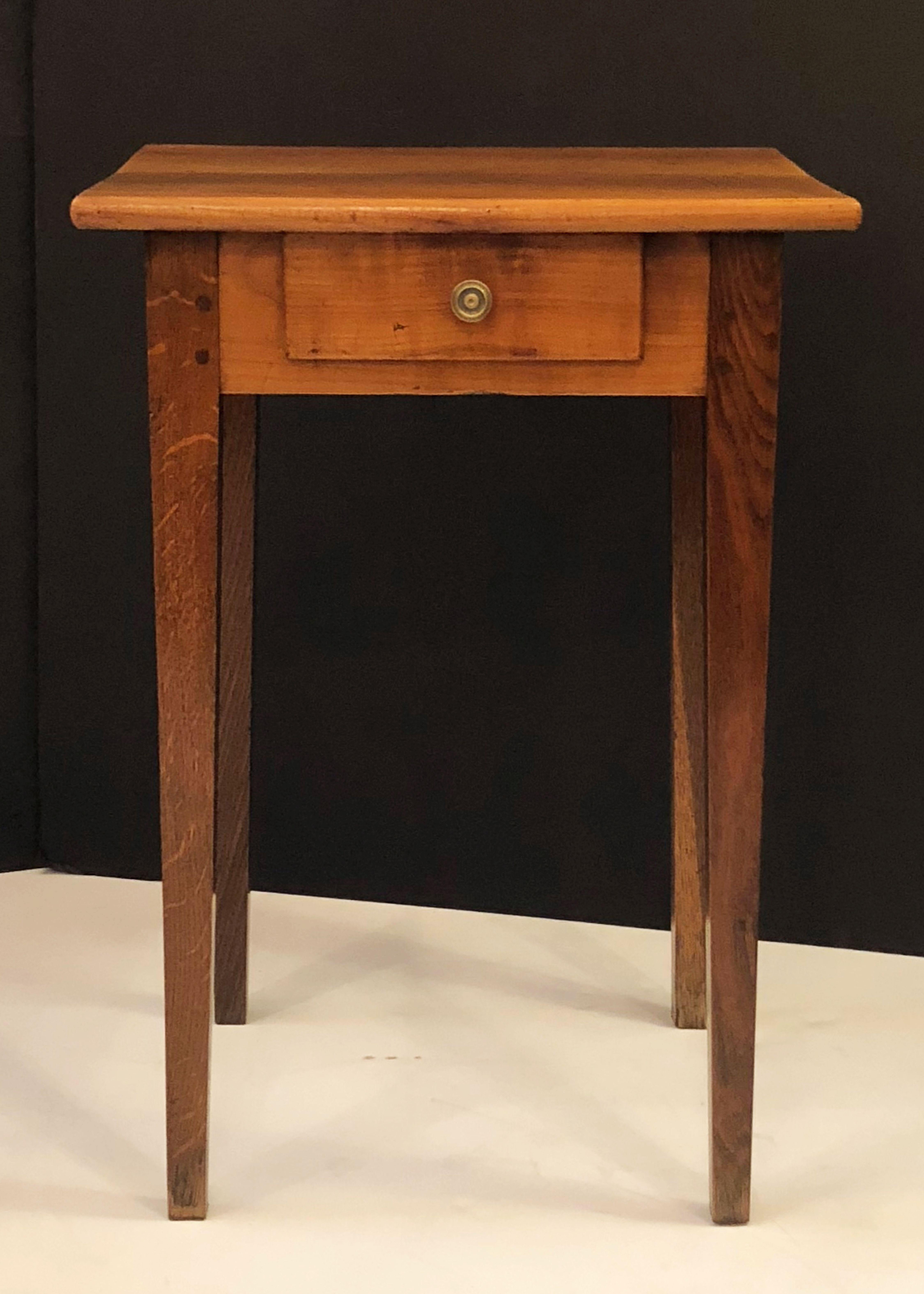 French Side or End Table of Cherry and Oak with Drawer In Good Condition In Austin, TX