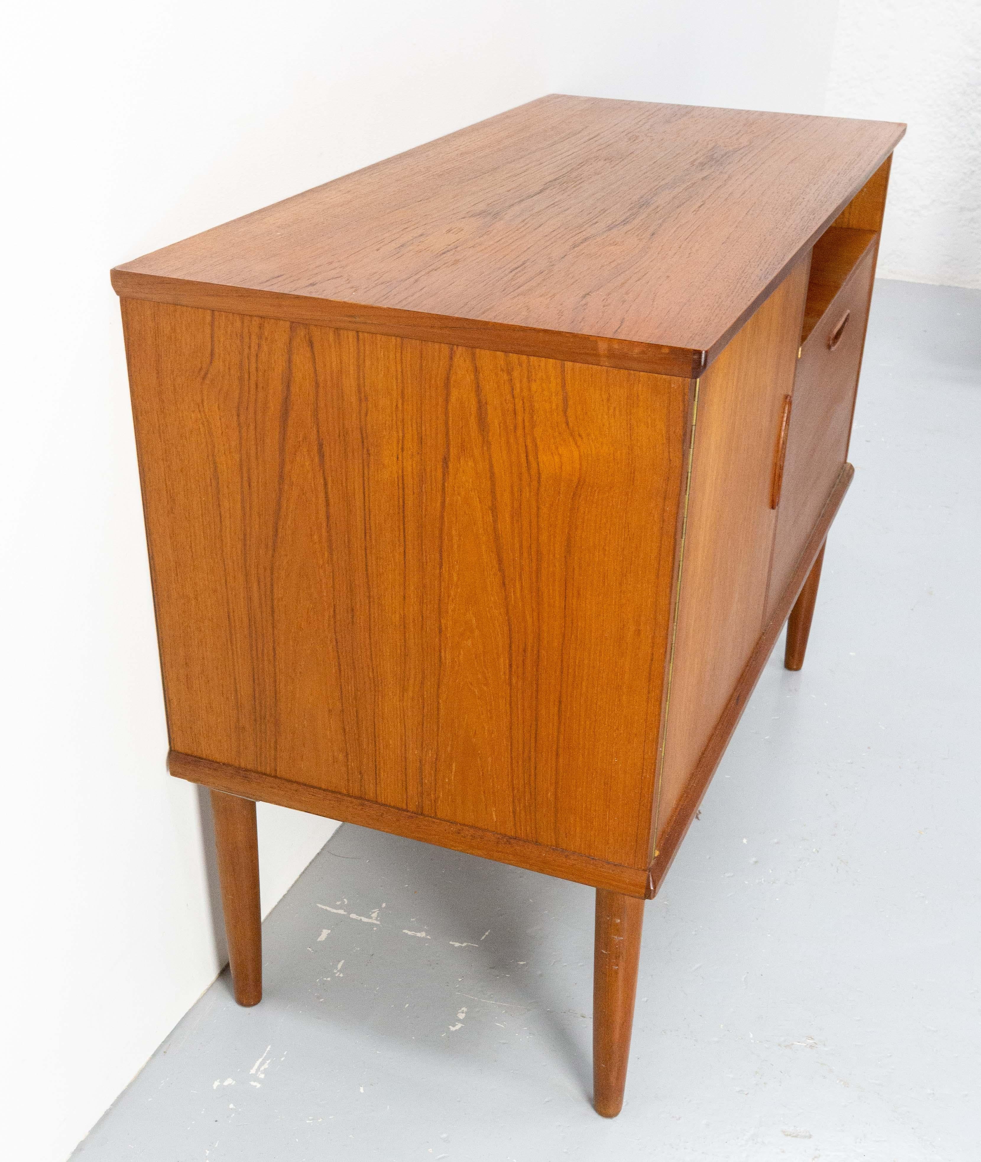 Danish Side or Hi Fi Cabinet, Teck, Typical of the 1950s, Midcentury In Good Condition For Sale In Labrit, Landes