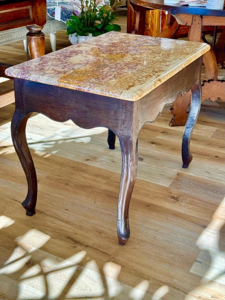 French side Table, 18th C. Purple, Yellow Marble Top In Good Condition For Sale In Charlottesville, VA