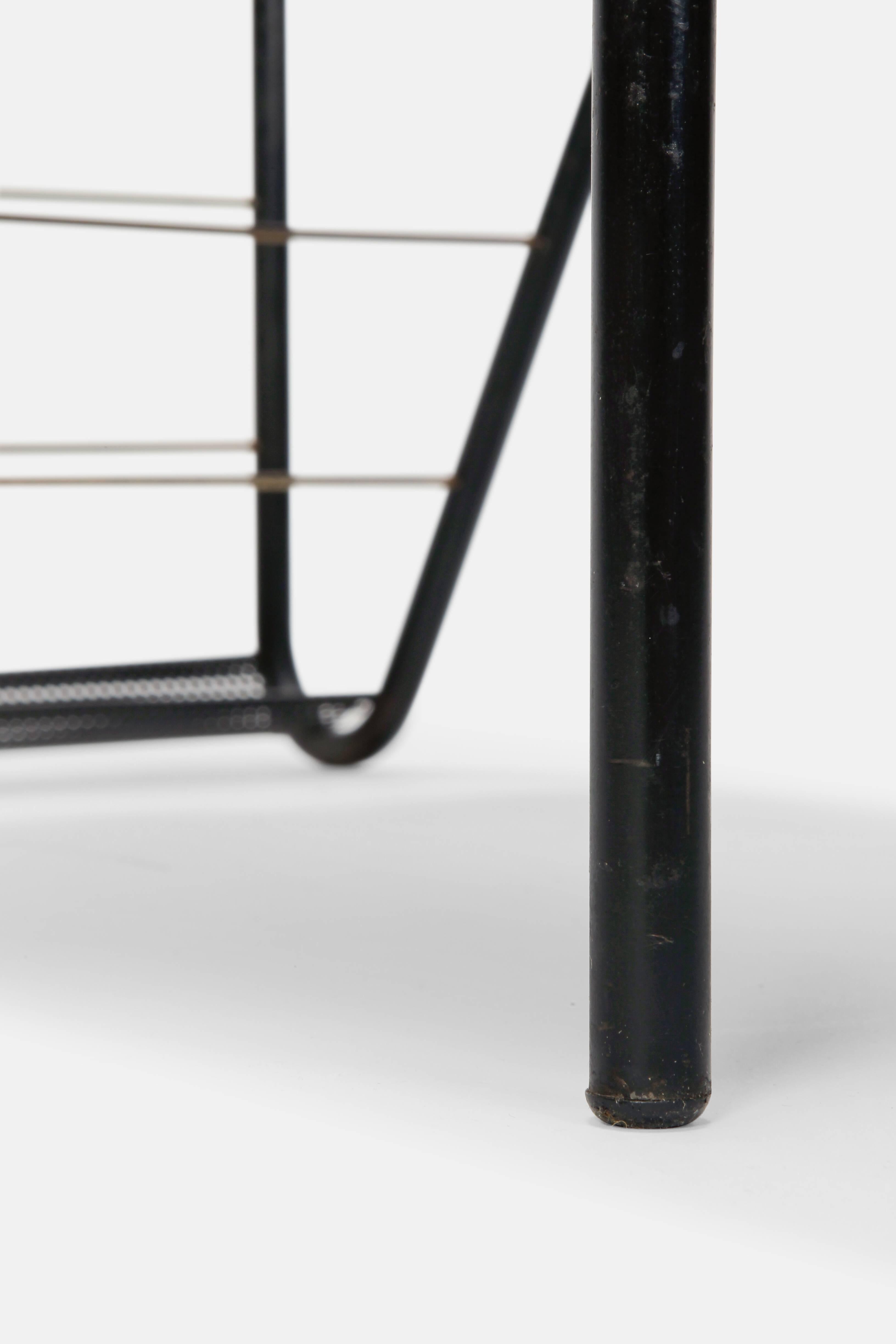 Table ou table basse à piédestal en fer doré de style YSL, 1950-1970