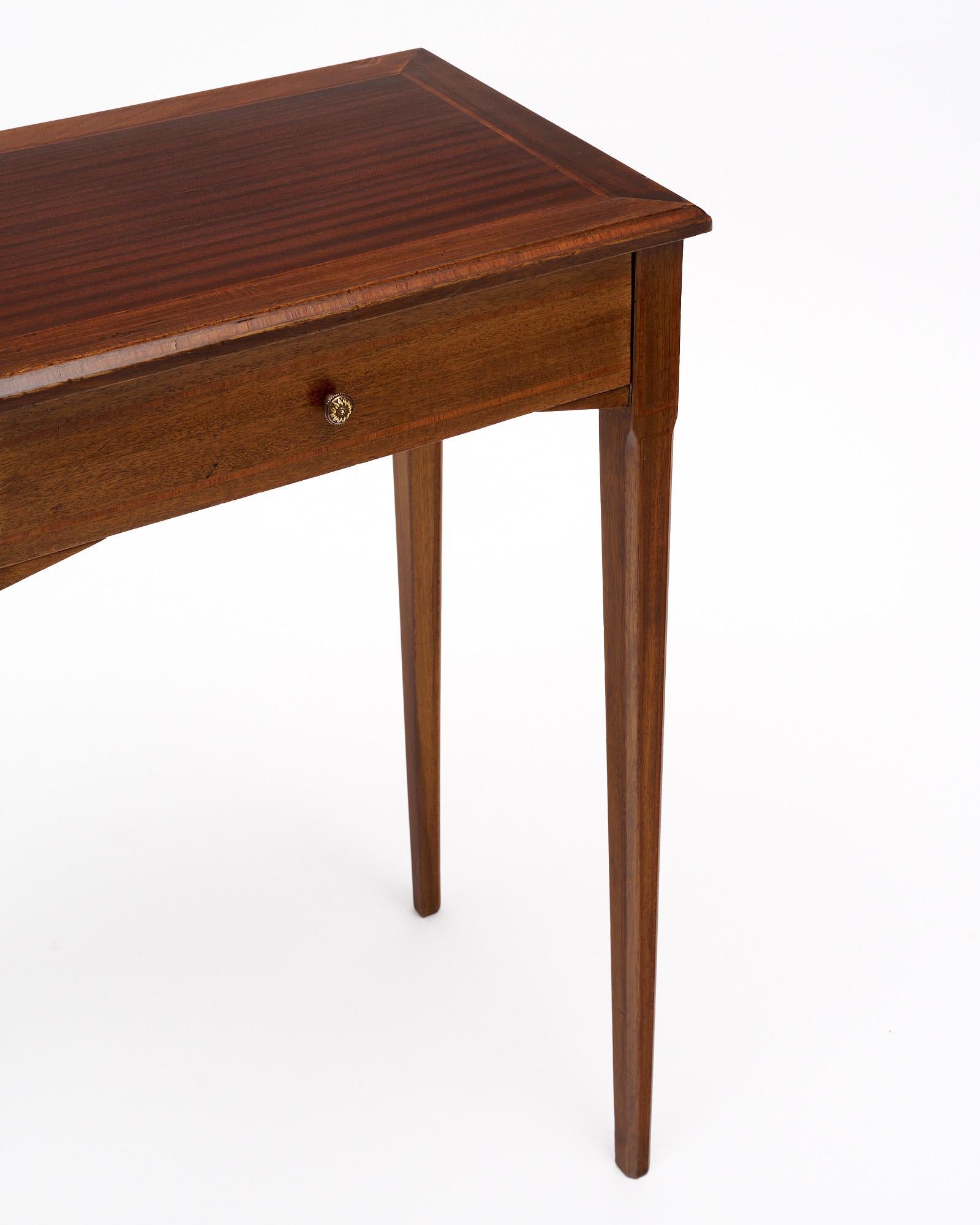 Français Table d'appoint française en vente