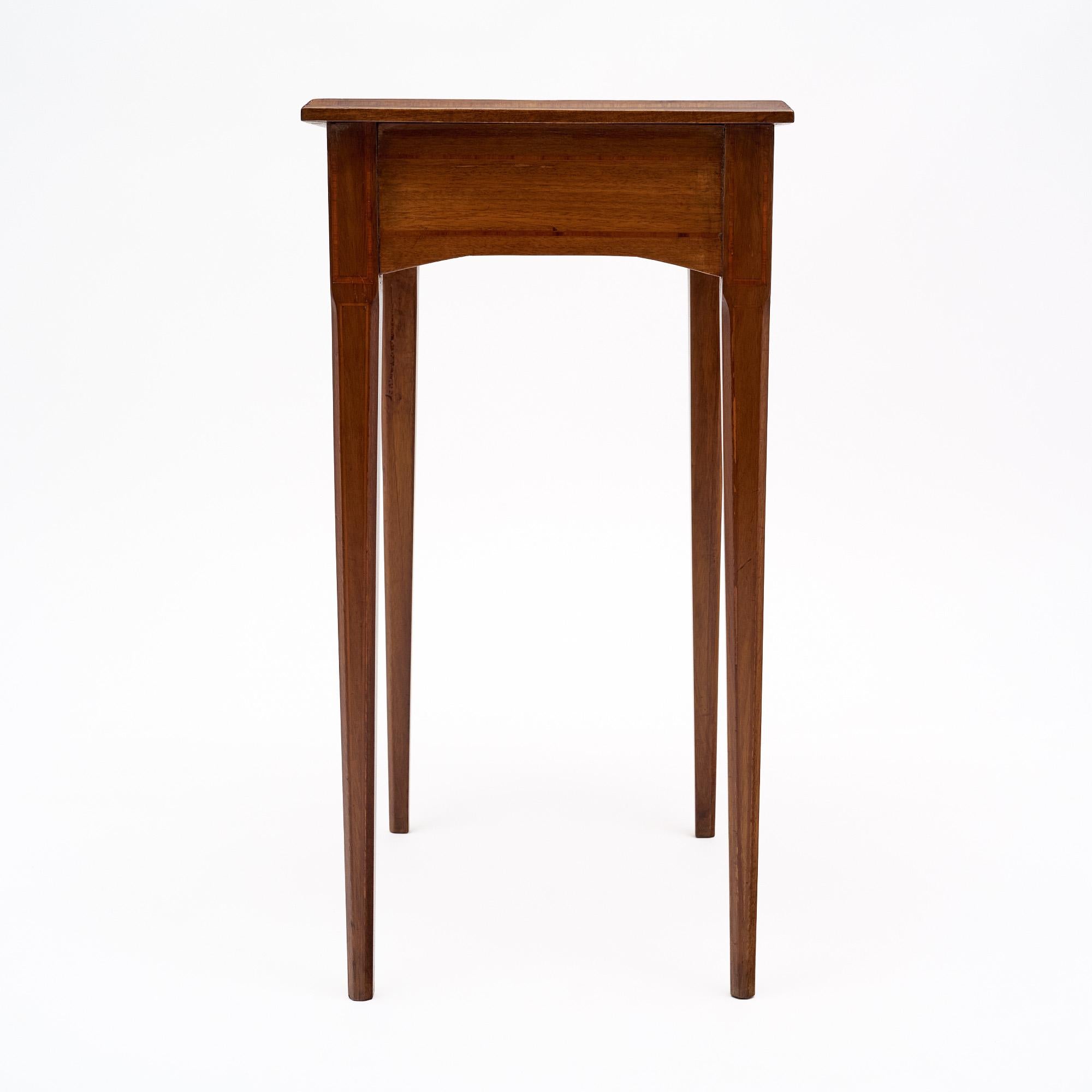 Bois Table d'appoint française en vente