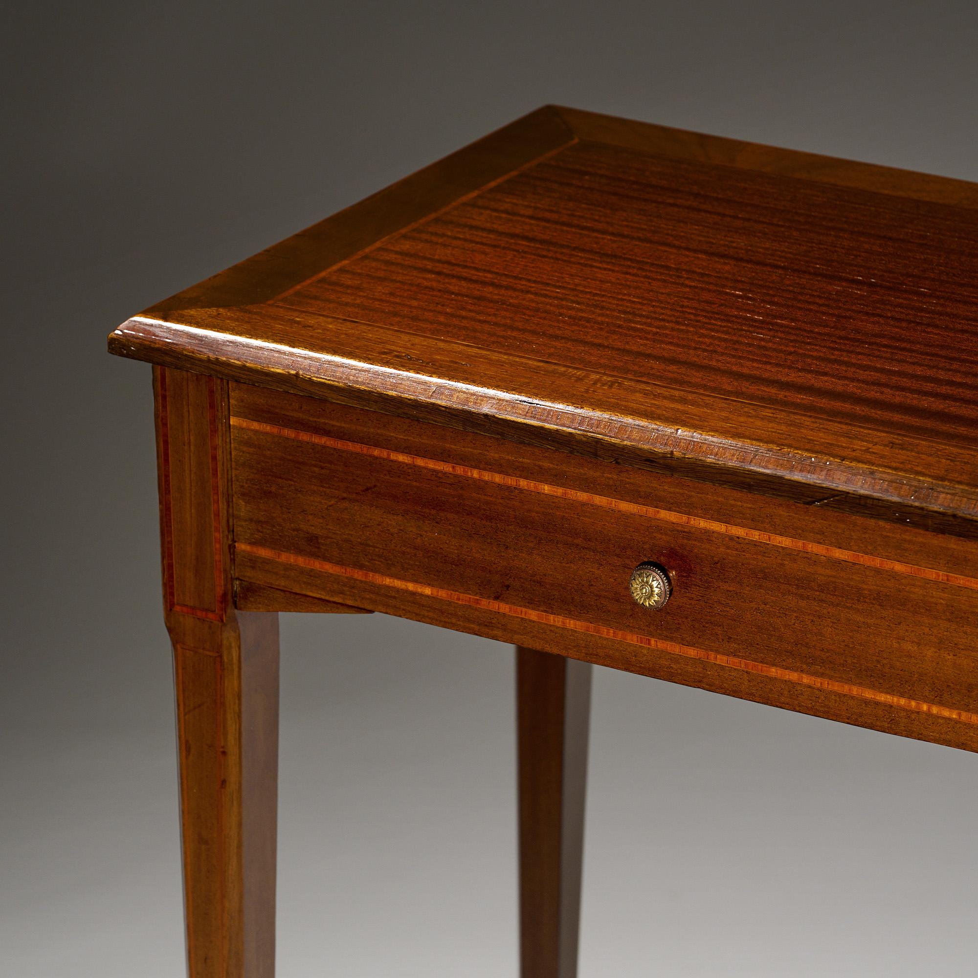 Table d'appoint française en vente 3