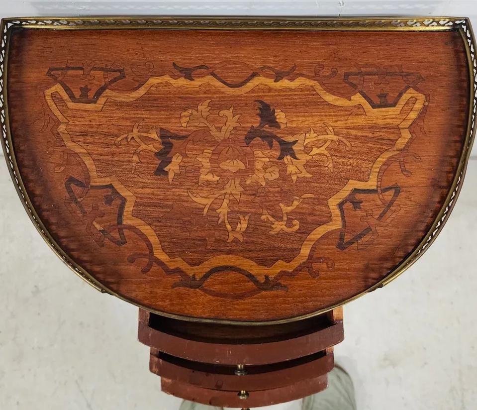 French Side Table Louis XV Ormolu Mounts en vente 5