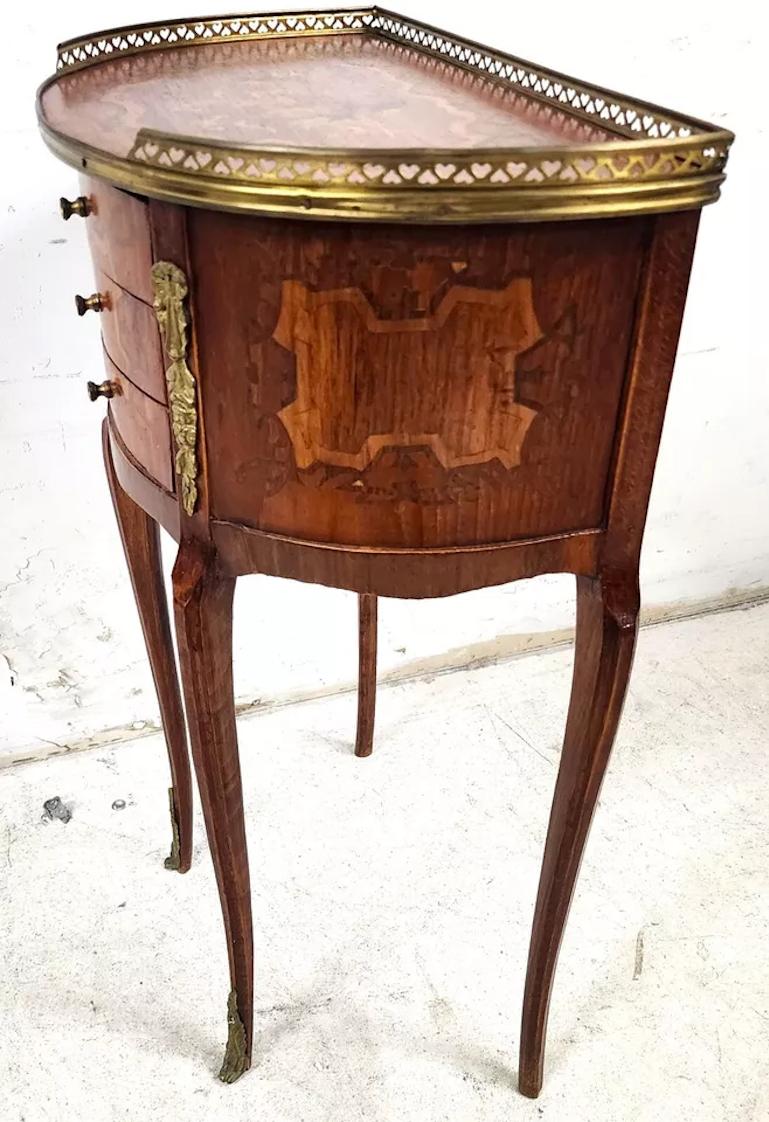 French Side Table Louis XV Ormolu Mounts en vente 2