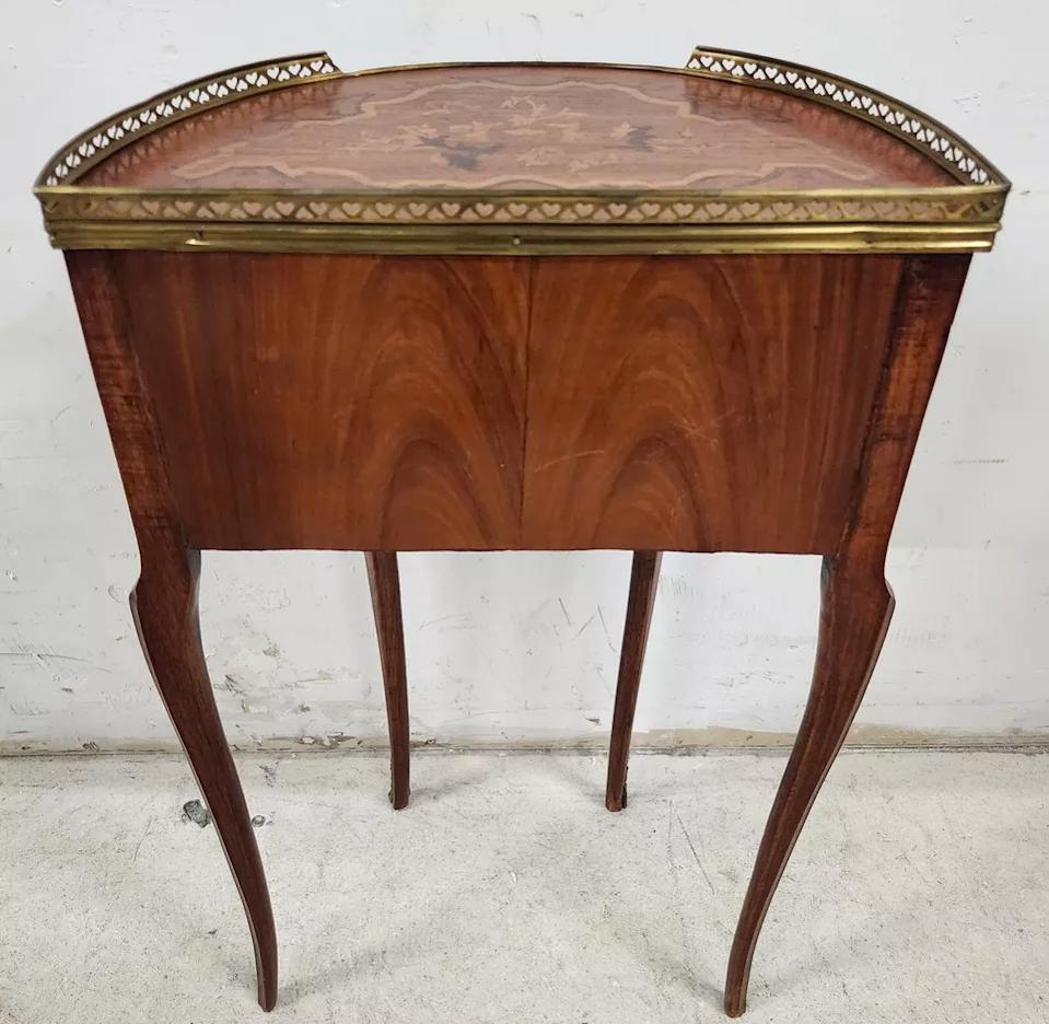 French Side Table Louis XV Ormolu Mounts en vente 3