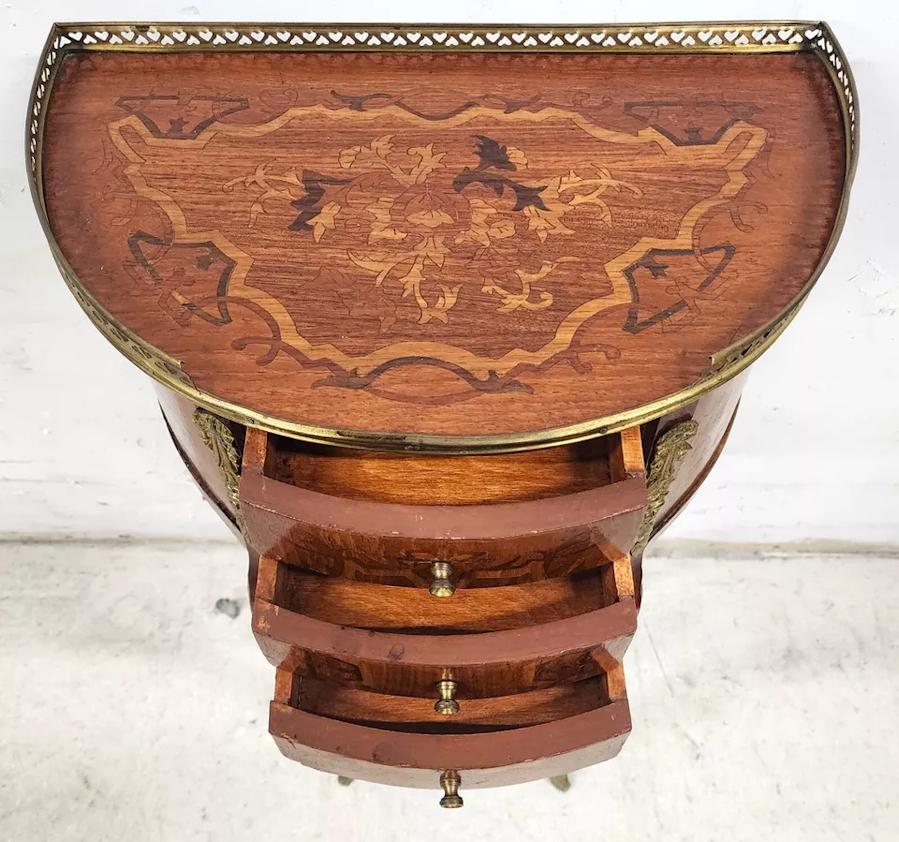 French Side Table Louis XV Ormolu Mounts en vente 4