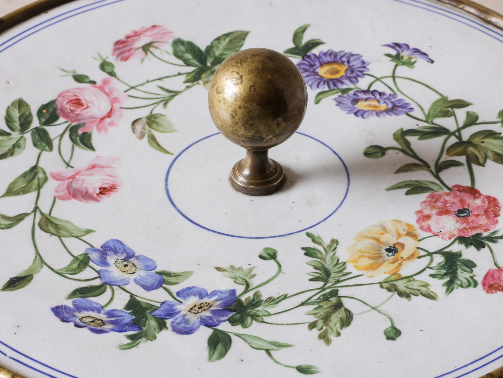 Table d'appoint ou table à cocktail française en fonte avec plateau floral émaillé en vente 1
