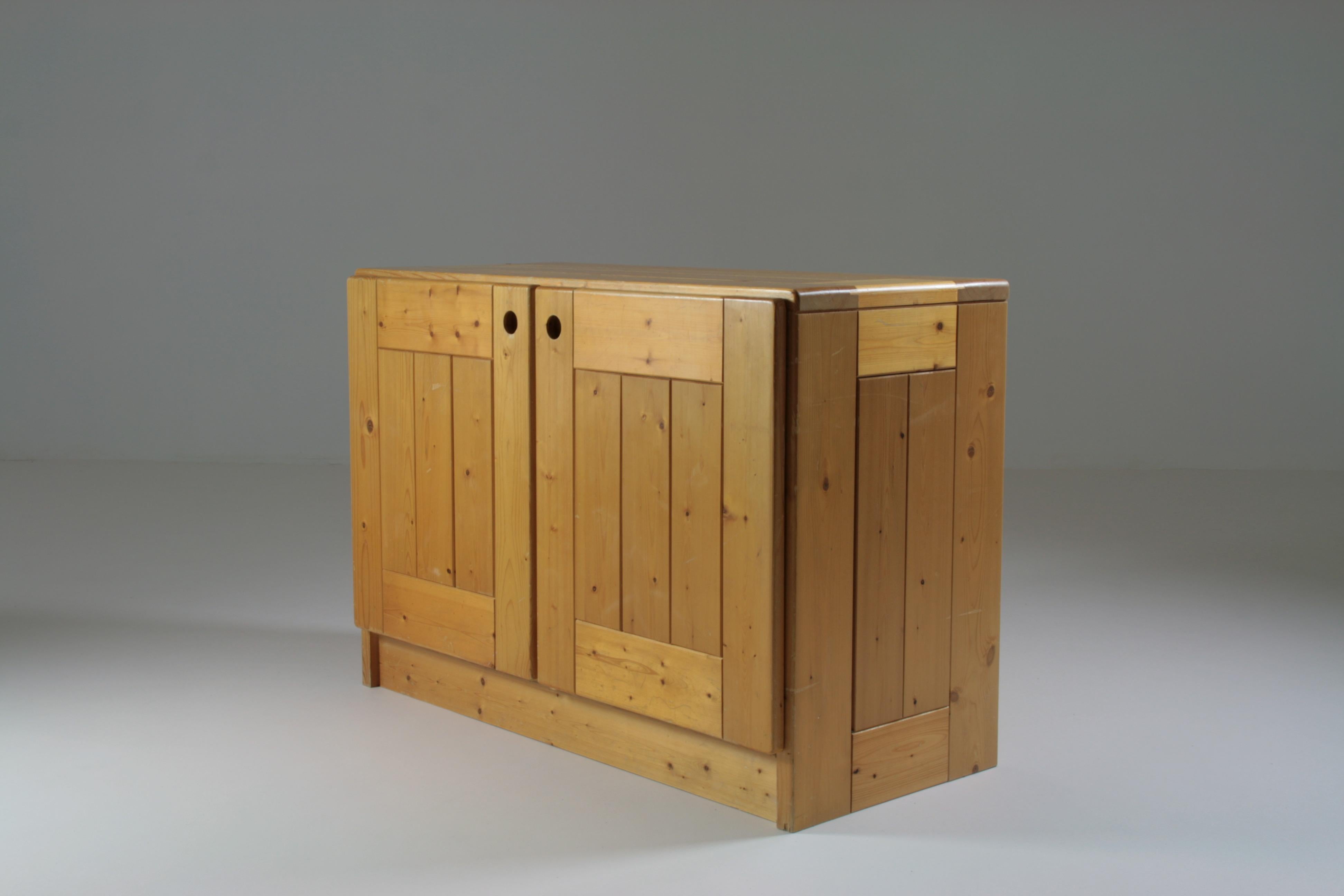 French Sideboard attributed to Charlotte Perriand for Les Arcs, 1960s For Sale 5