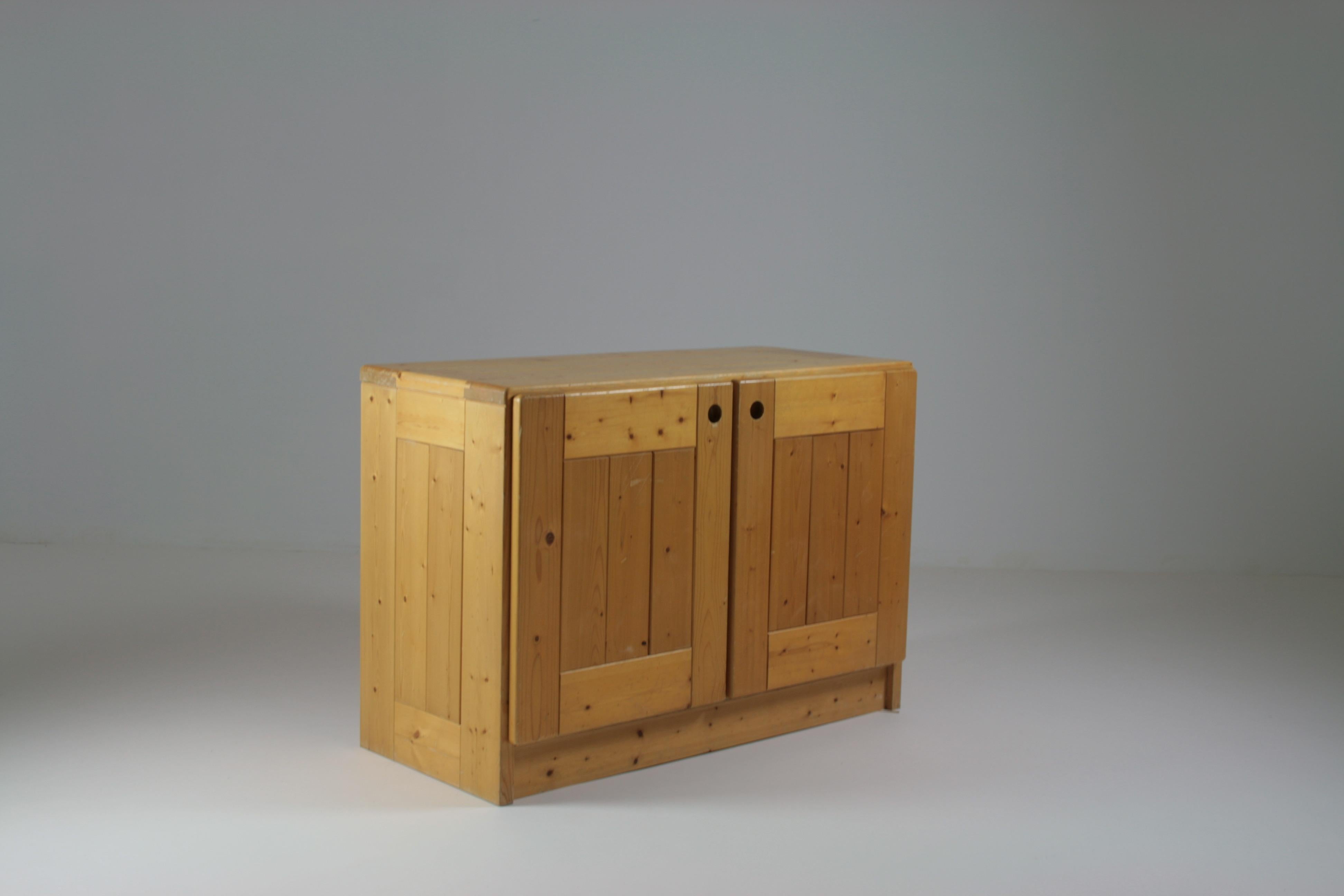 French Sideboard attributed to Charlotte Perriand for Les Arcs, 1960s For Sale 11