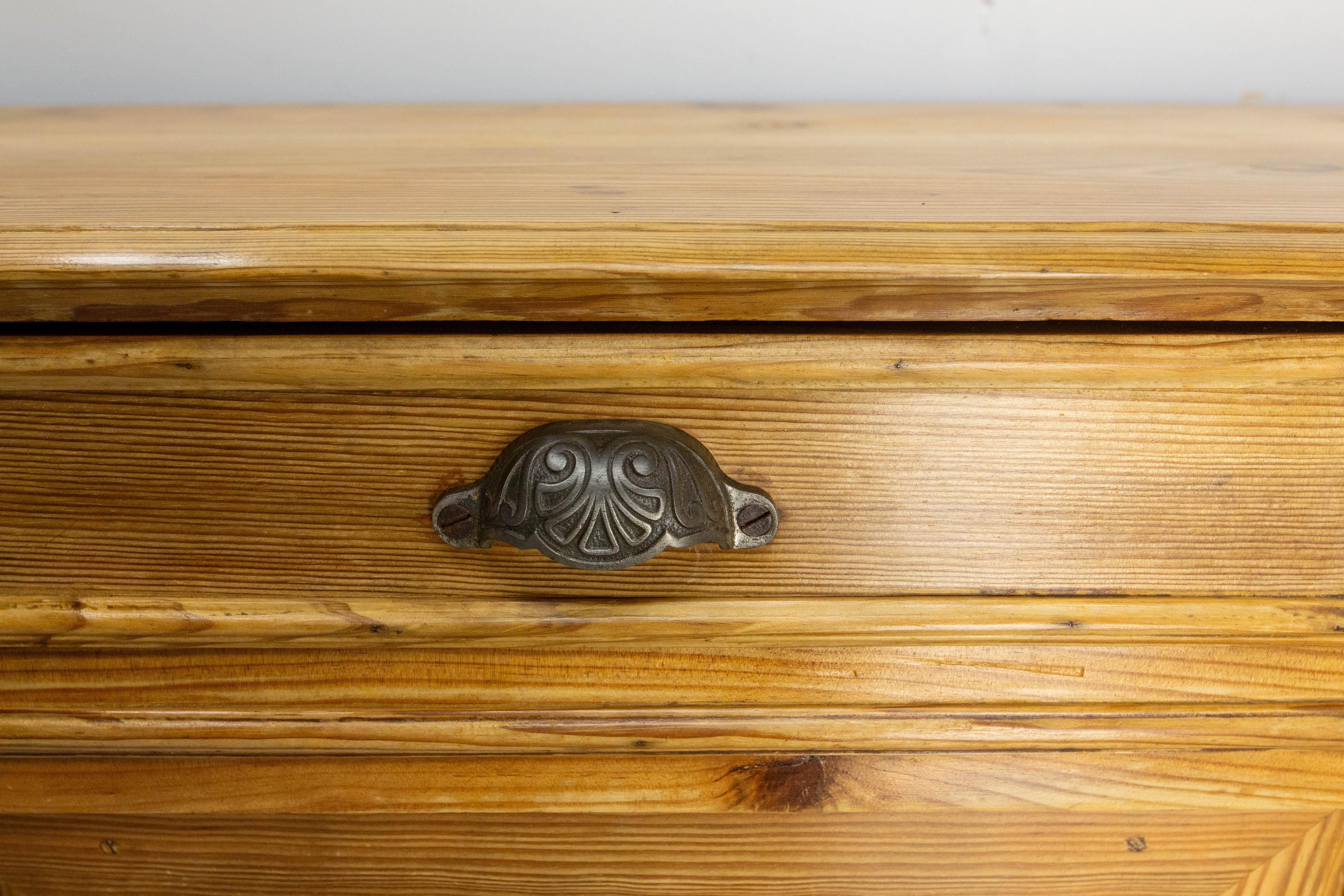 Aparador Francés Credenza Gabinete Buffet Provincial de Pino, Mediados S. XIX en venta 5