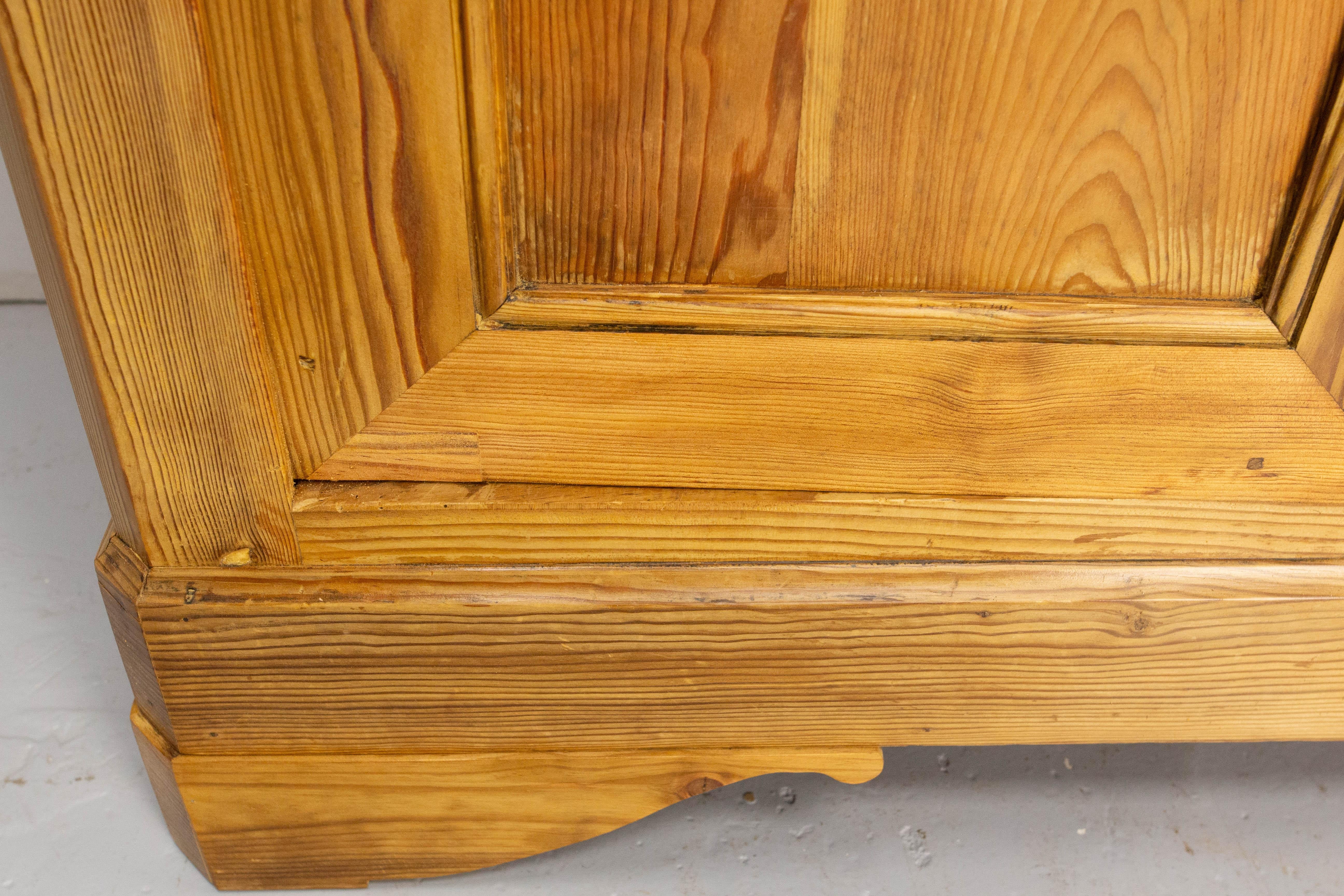 Aparador Francés Credenza Gabinete Buffet Provincial de Pino, Mediados S. XIX en venta 9