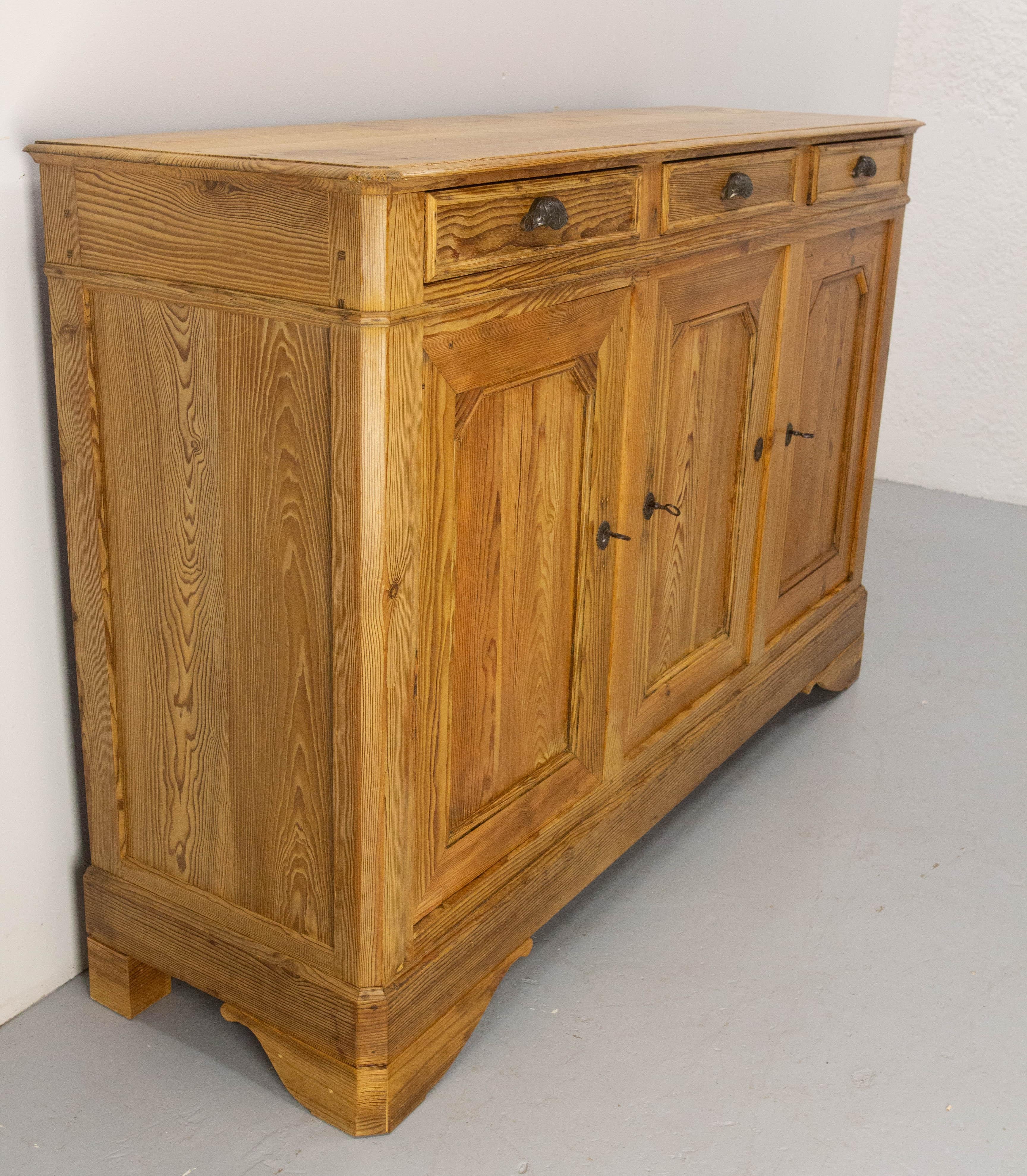 Aparador Francés Credenza Gabinete Buffet Provincial de Pino, Mediados S. XIX Provincial francés en venta