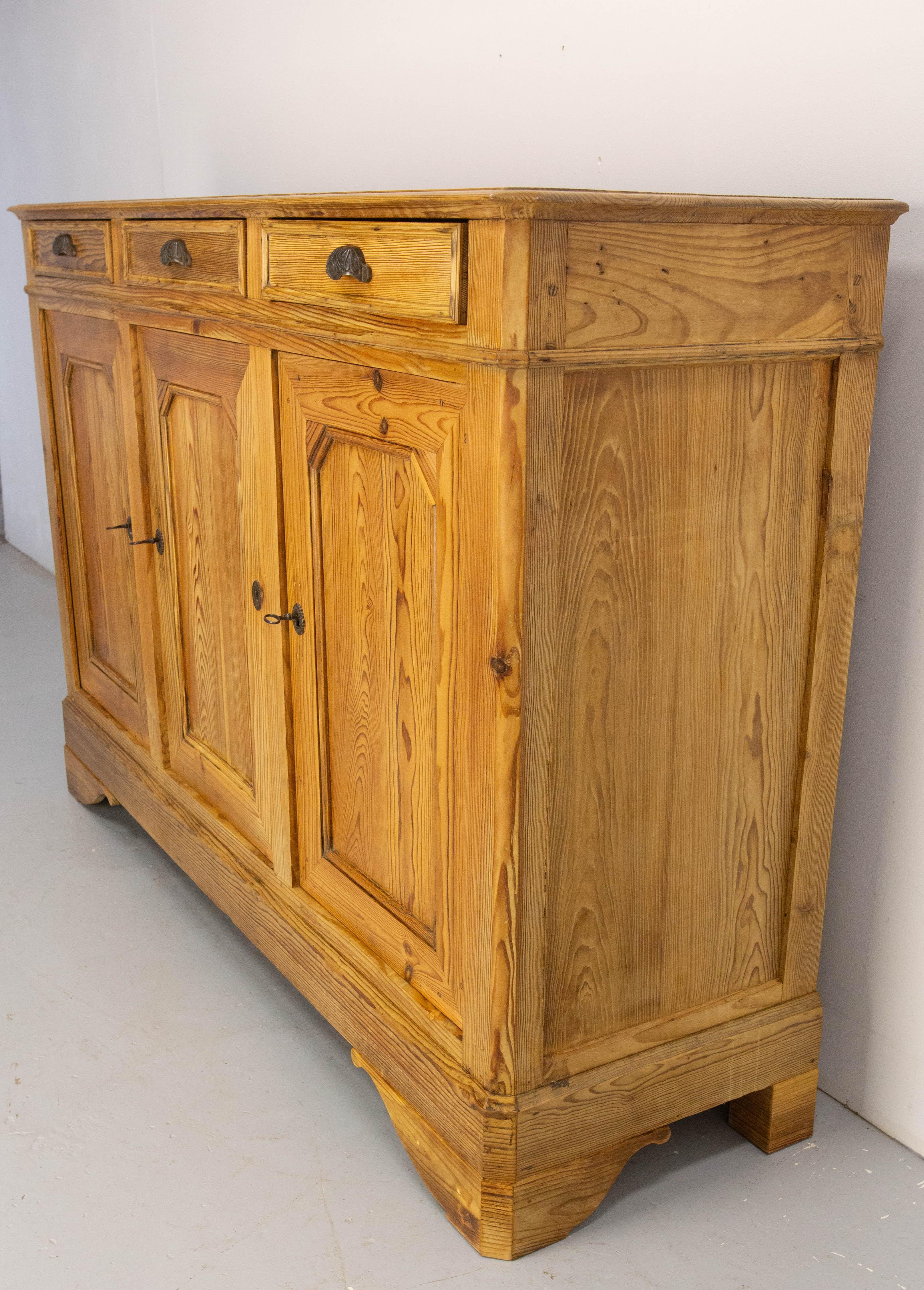 Aparador Francés Credenza Gabinete Buffet Provincial de Pino, Mediados S. XIX en venta 1
