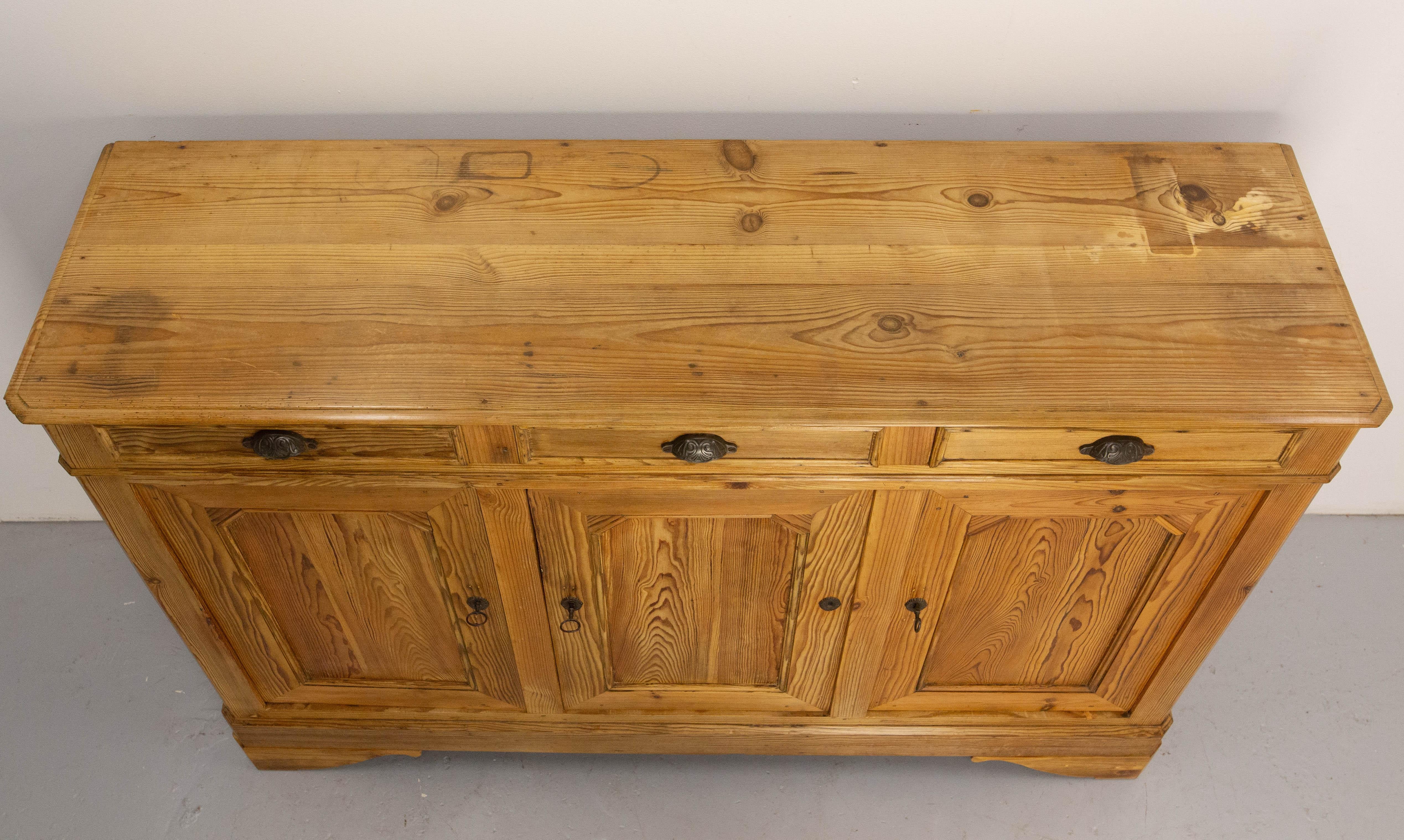 Aparador Francés Credenza Gabinete Buffet Provincial de Pino, Mediados S. XIX en venta 2