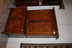 Buffet français du début des années 1800, de style Louis Philippe, en bois de noyer